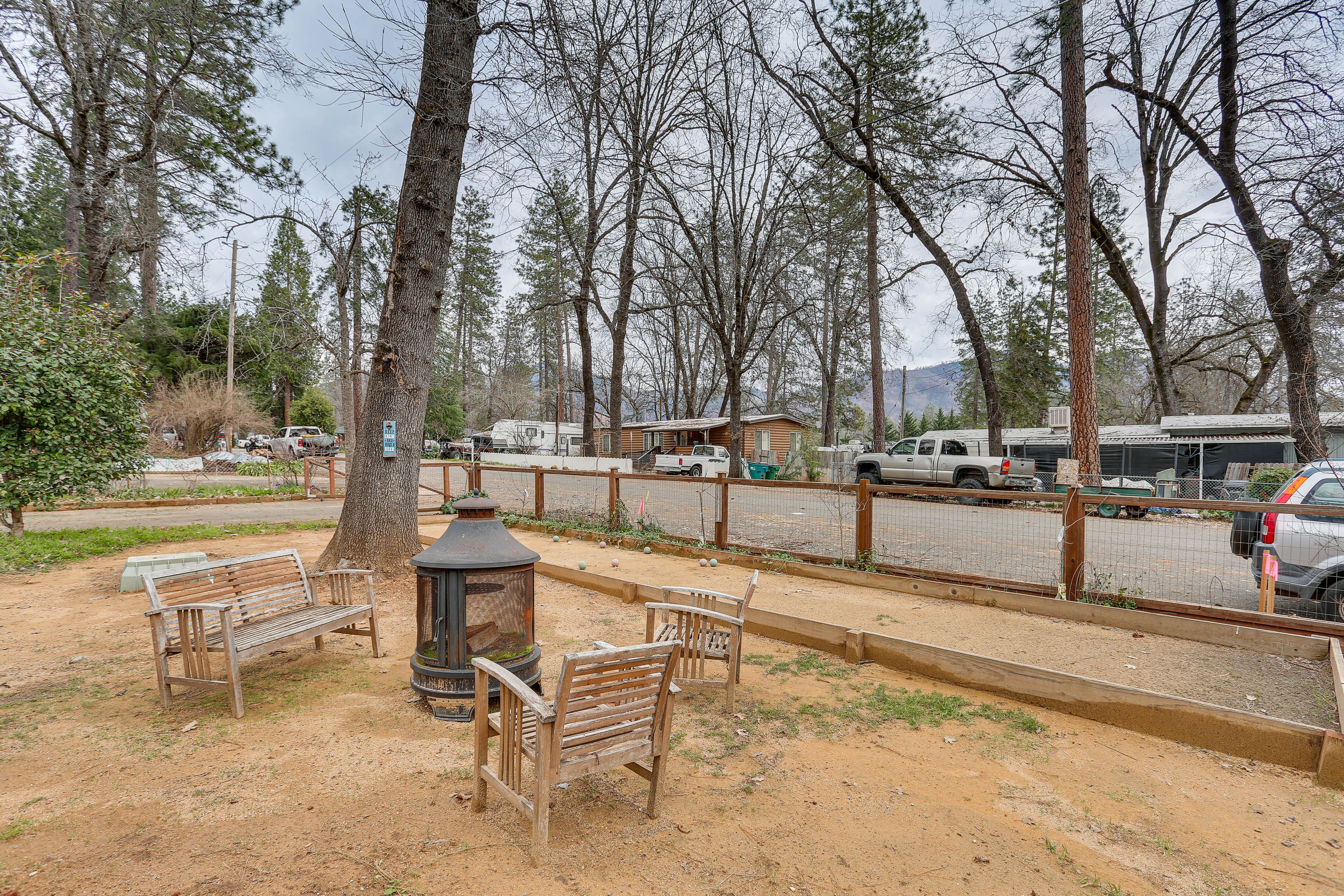 Fire Pit w/ Seating