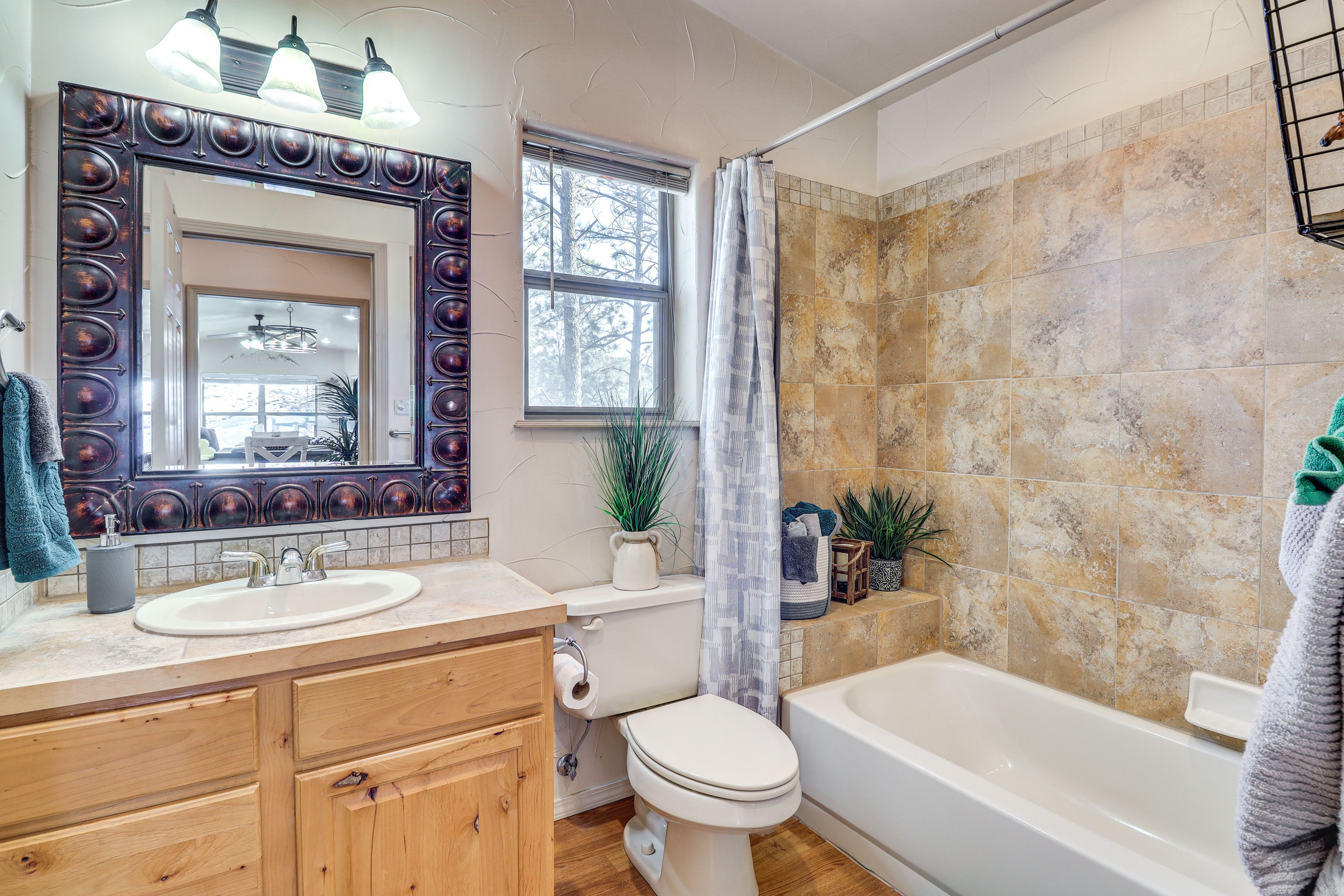 Full Bathroom | 2nd Floor