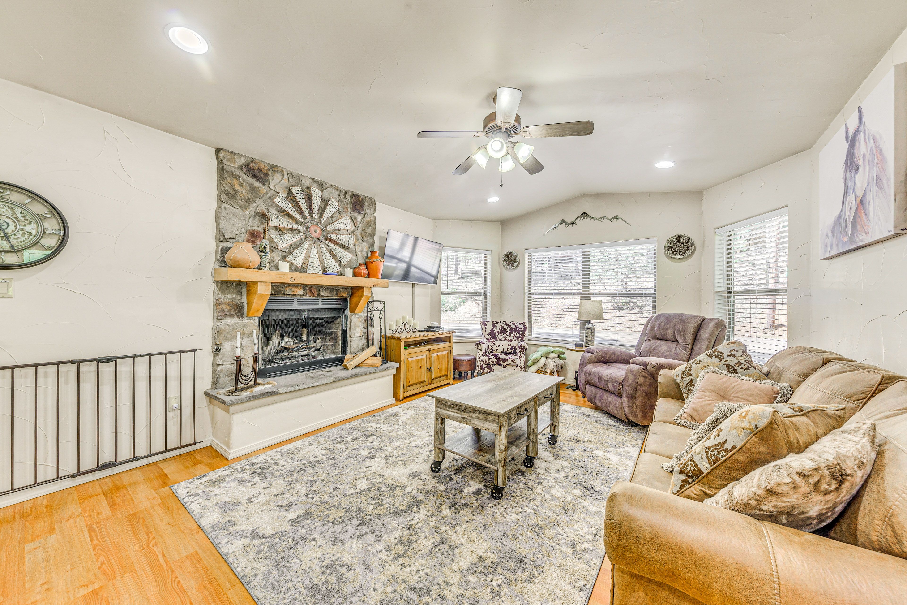 Living Room | 2nd Floor | Smart TV | Wood-Burning Fireplace | Queen Sleeper Sofa