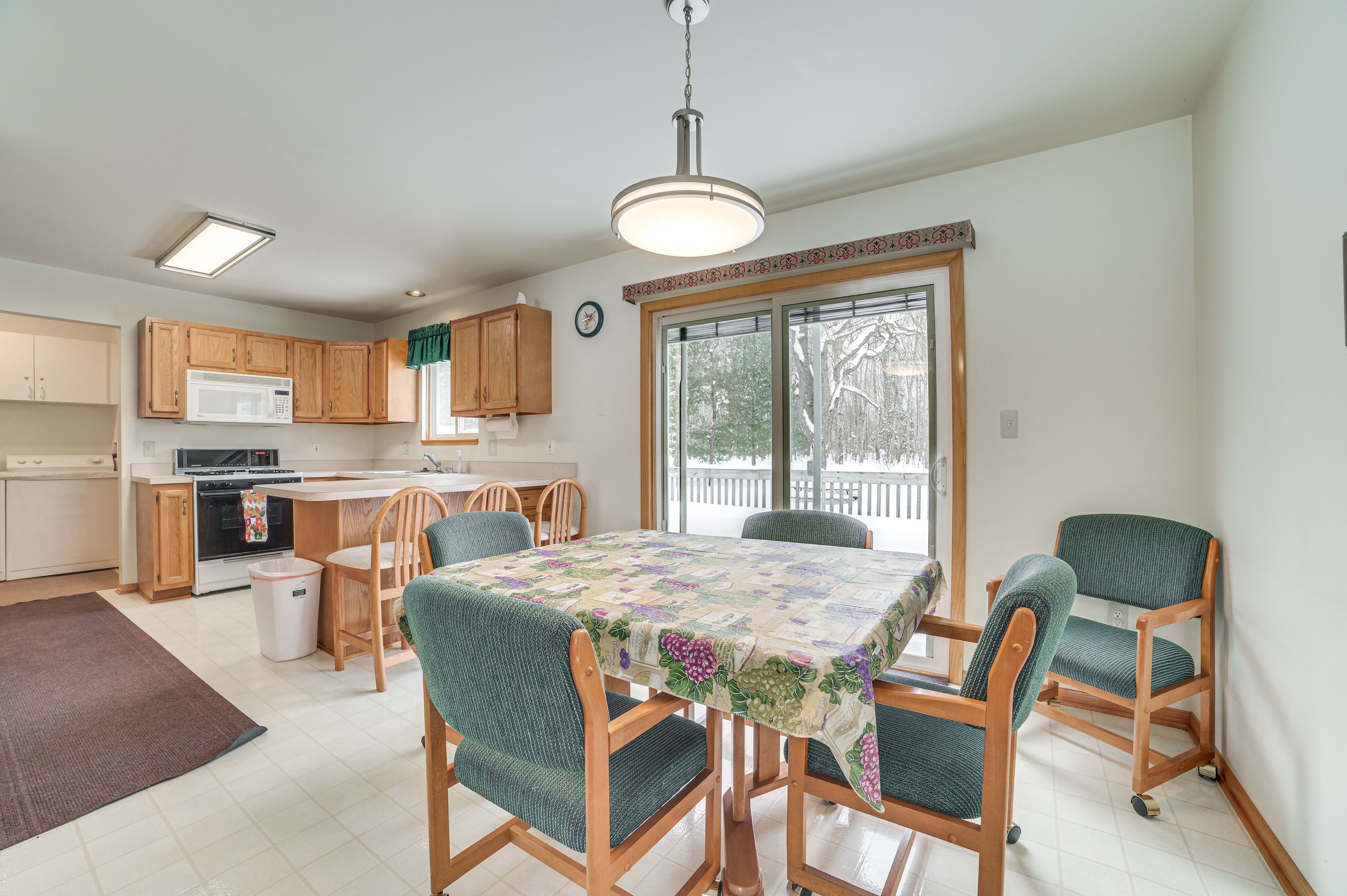 Dining Area | Full Kitchen | Cooking Basics | Washer & Dryer