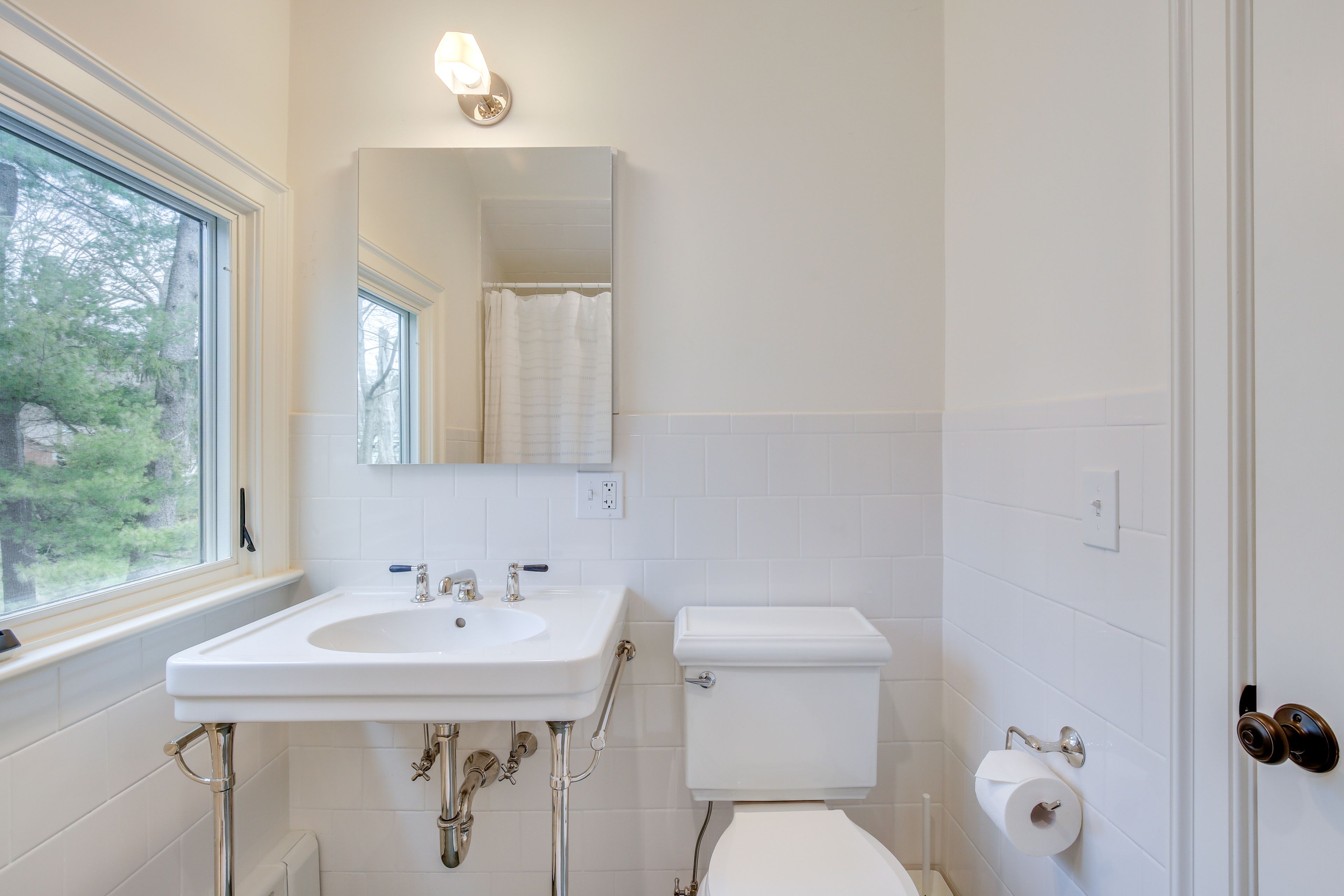 Full Bathroom | Upper Level | Shower
