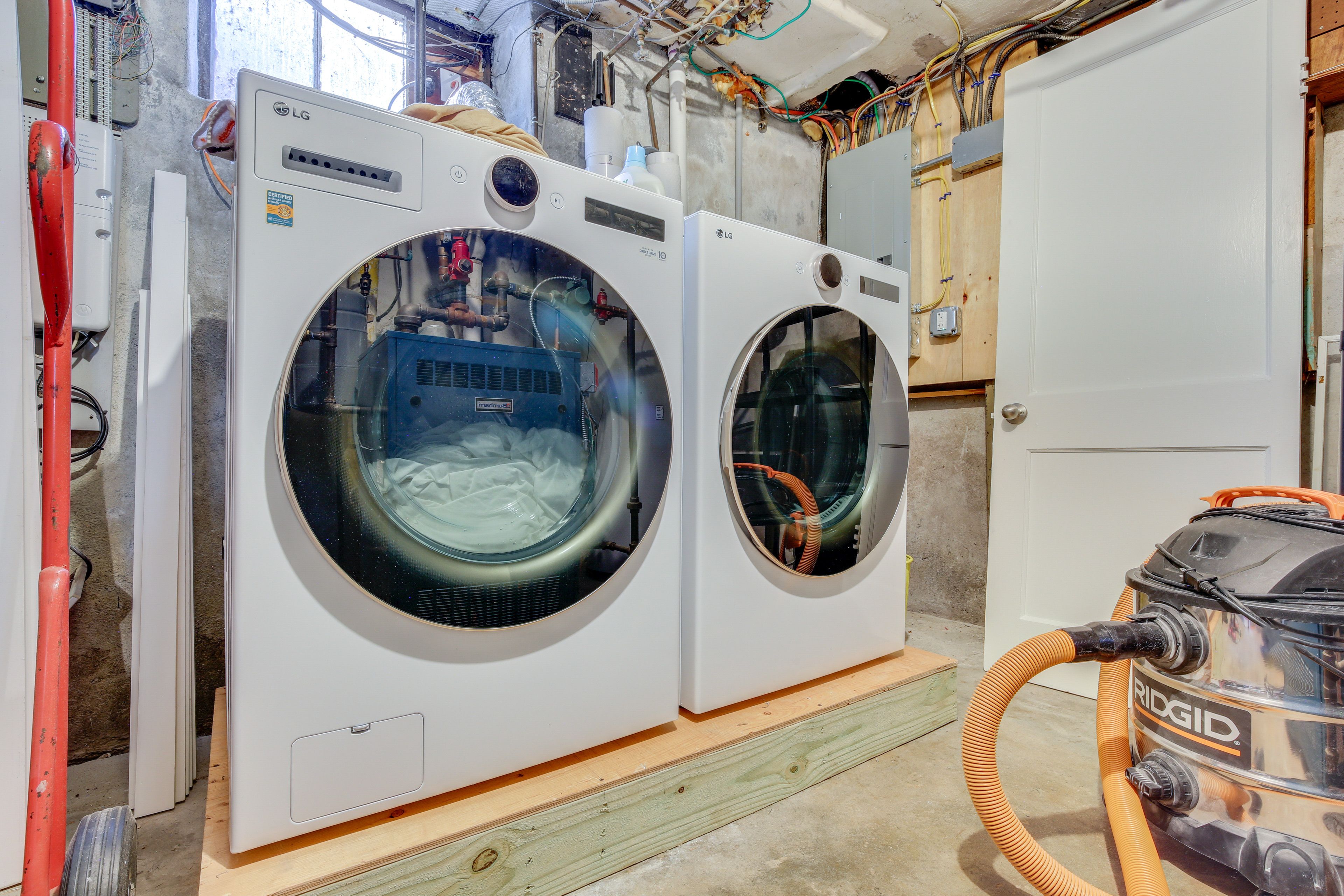 Laundry Room | Washer & Dryer