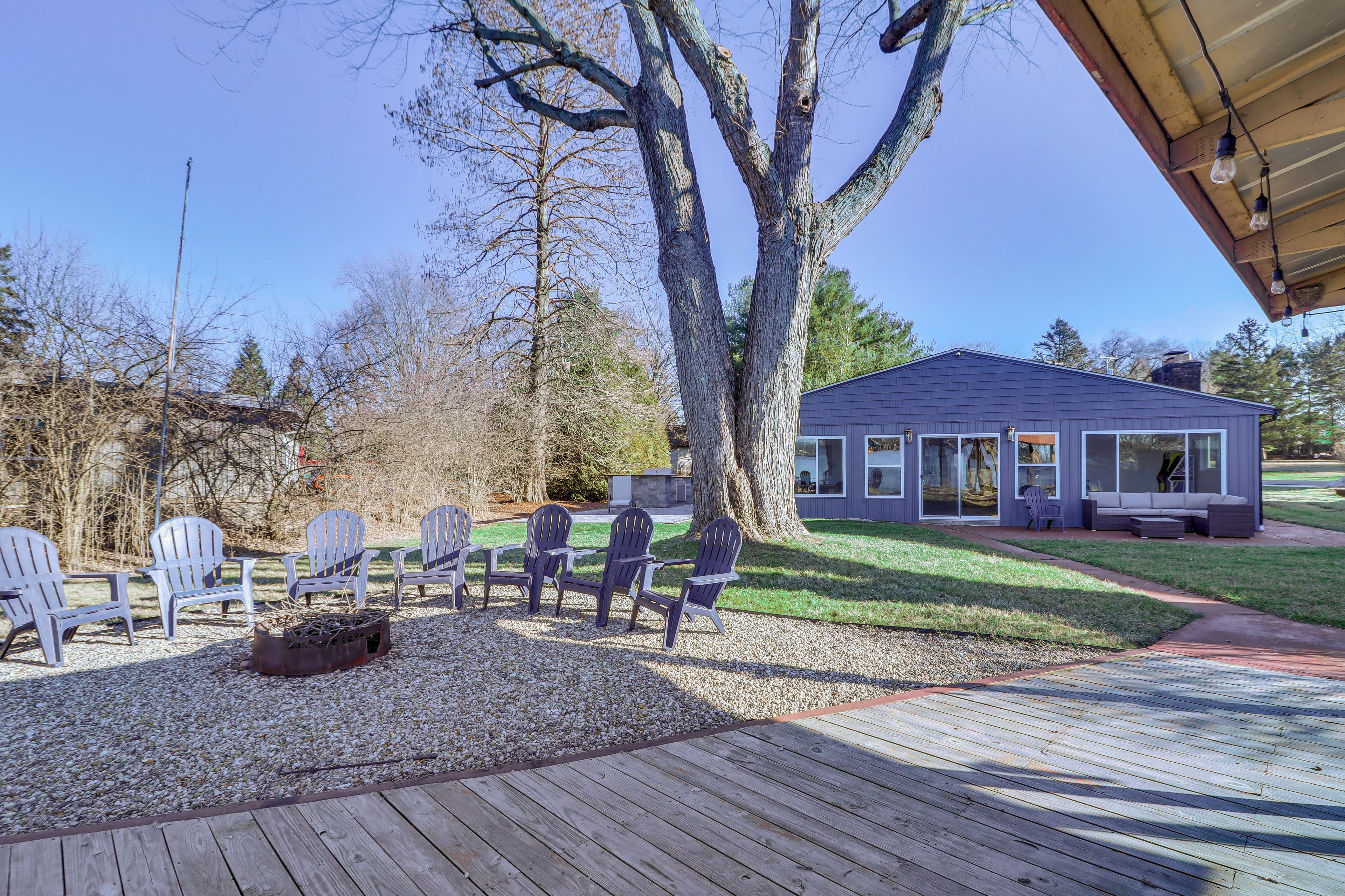 Fire Pit Area | Lake Access w/ No Wake Zone