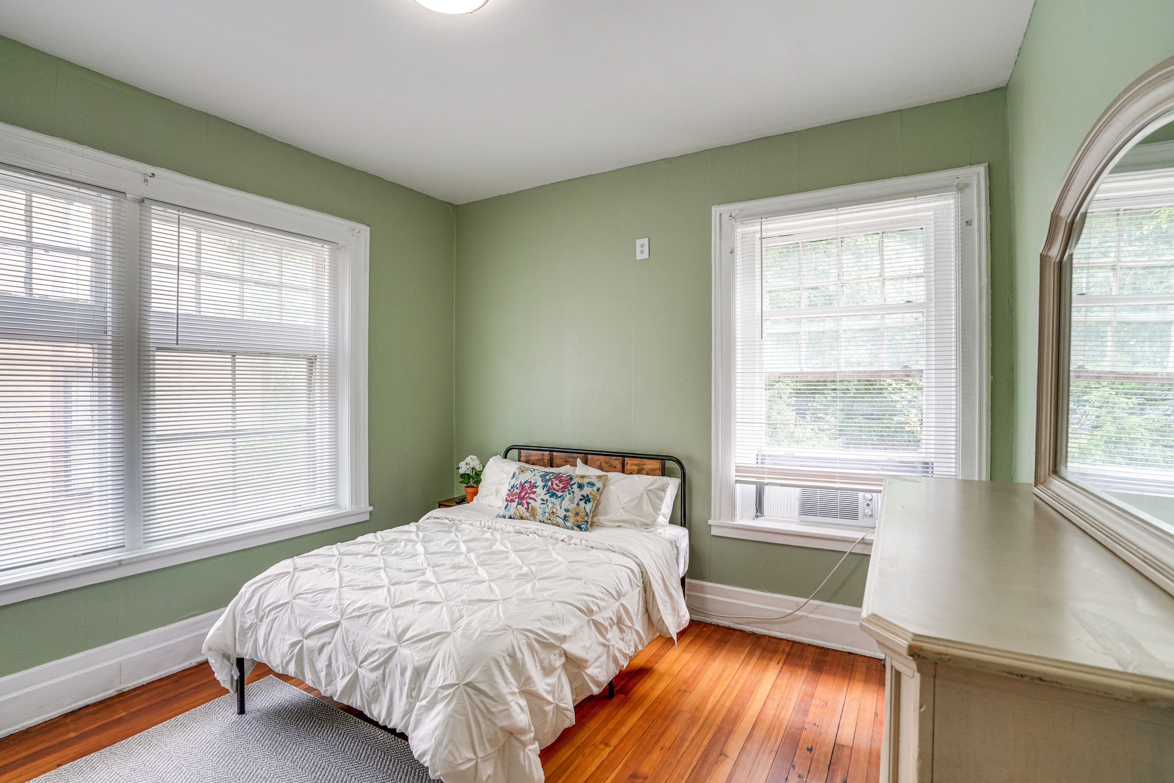 Bedroom 4 | 1st Level | Full Bed | Smart TV | Desk