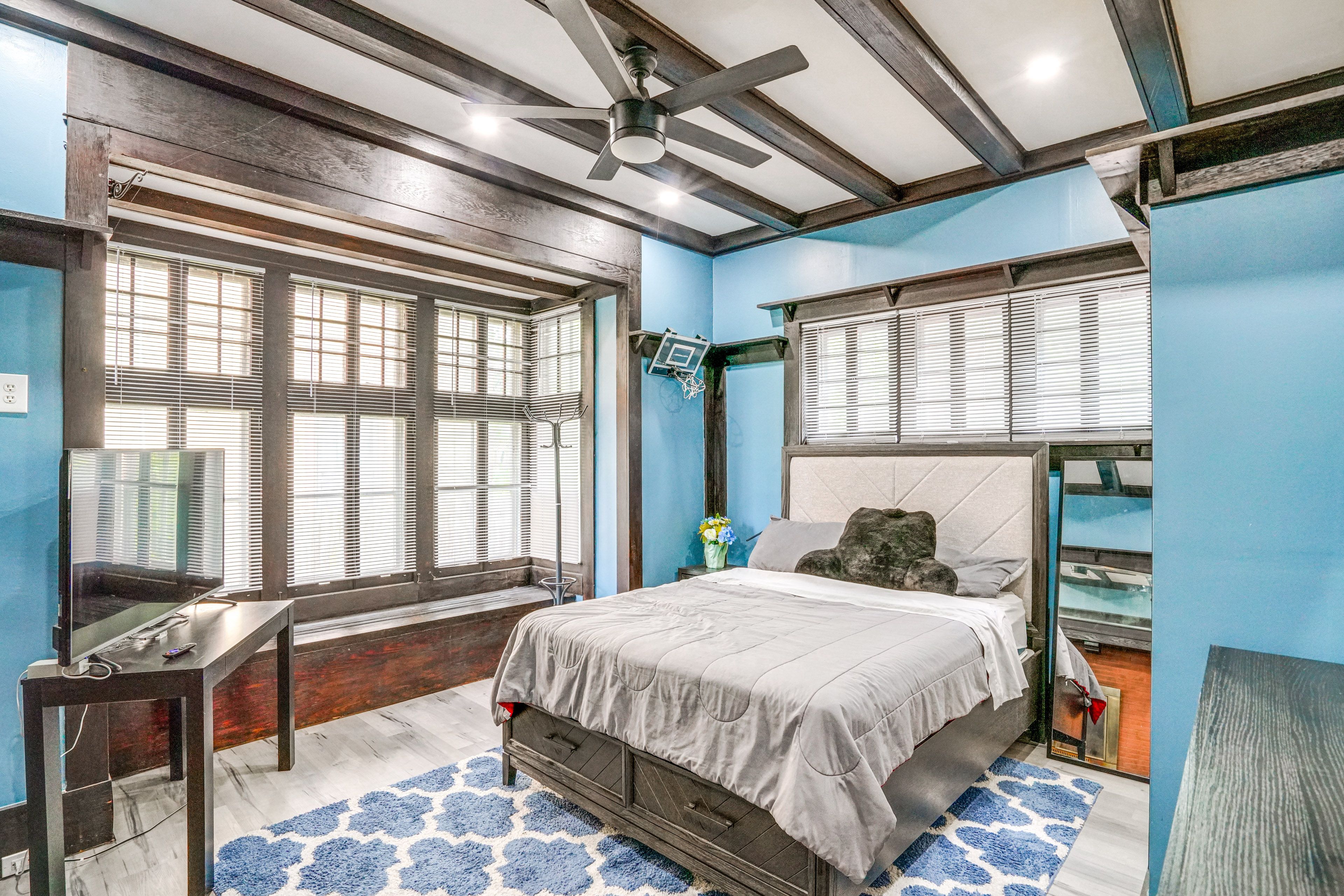 Bedroom 1 | 1st Floor | Queen Bed | Linens Provided