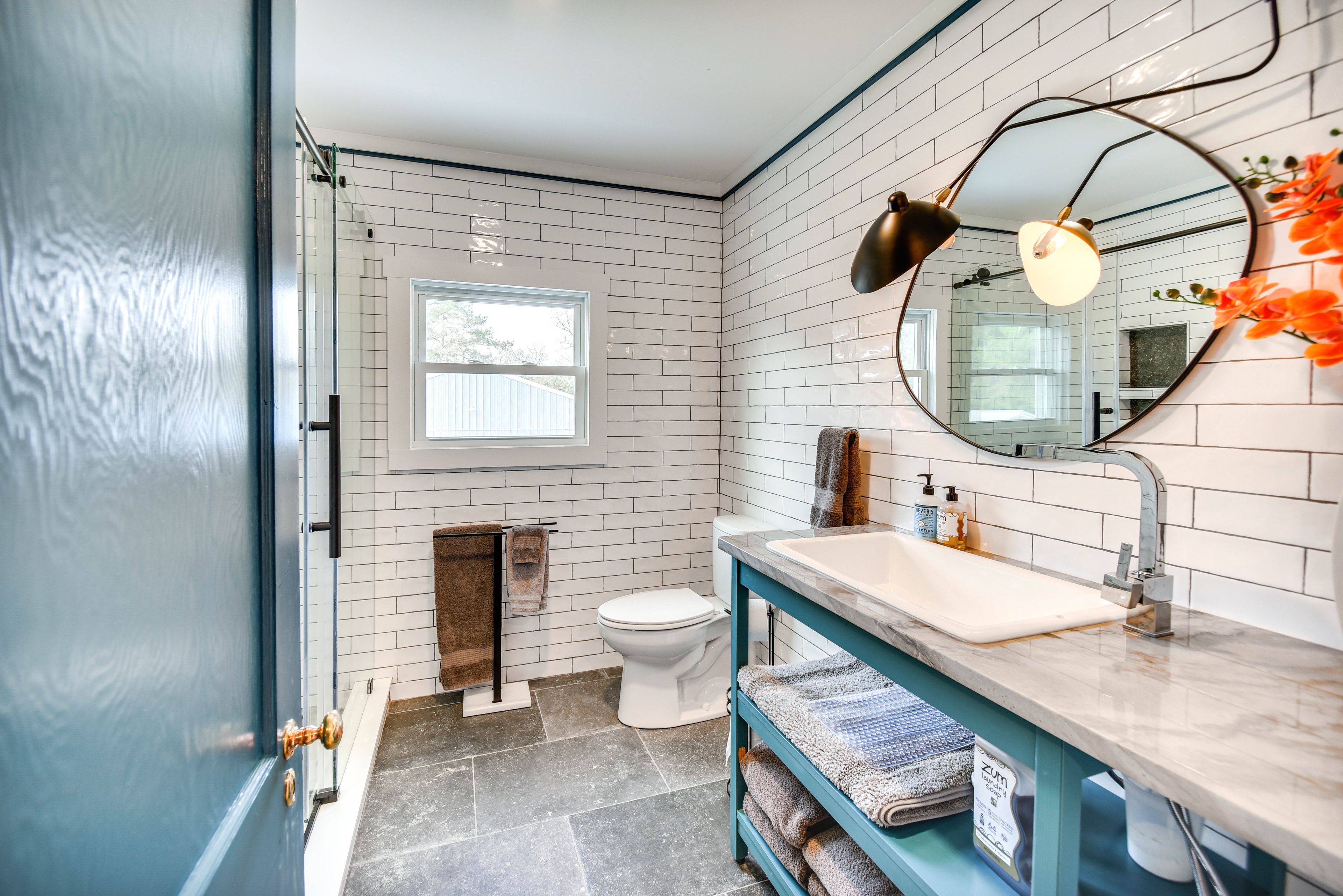 Full Bathroom | 2nd Floor | Walk-In Shower | Towels Provided | Dryer