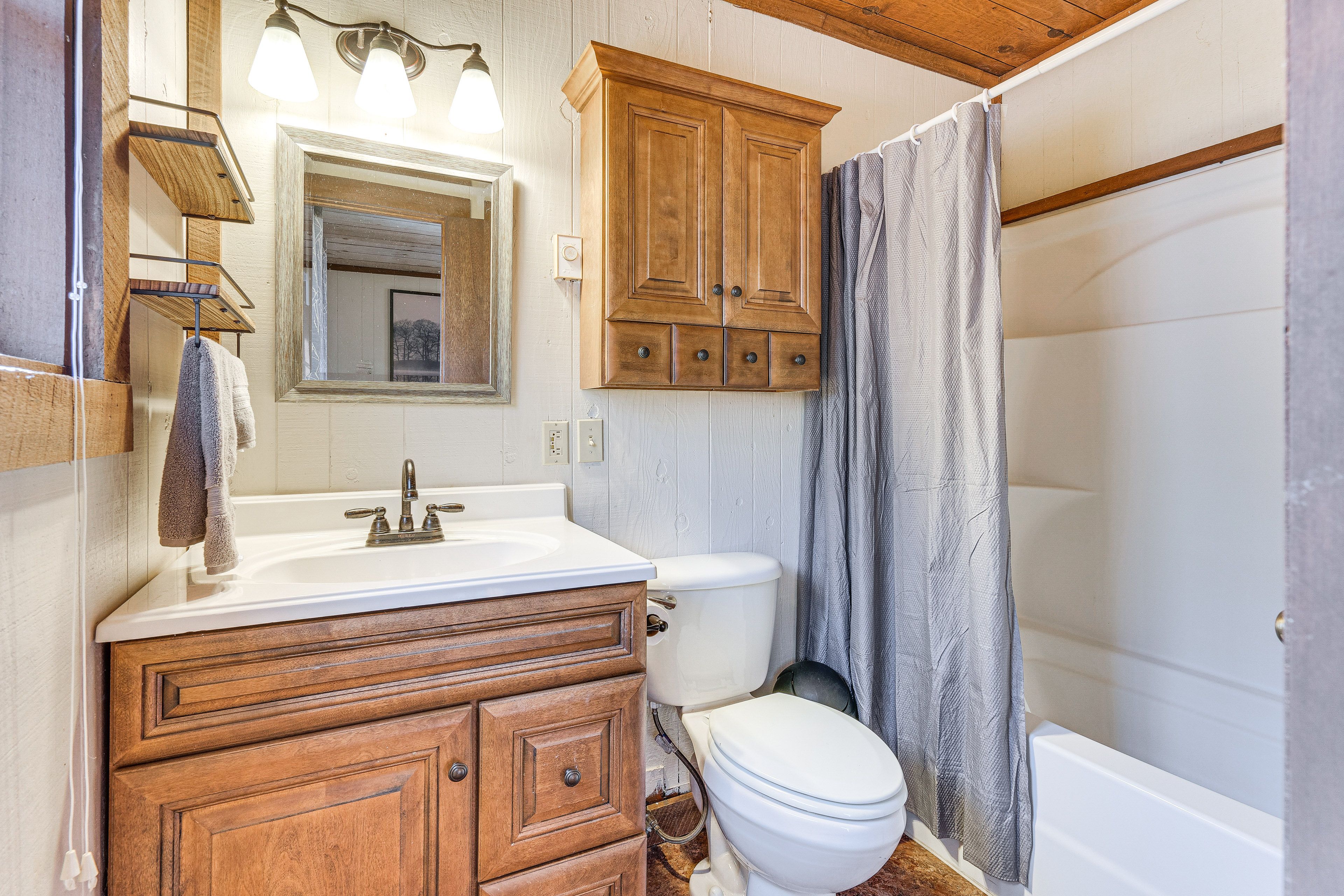 En-Suite Bathroom | Towels Provided
