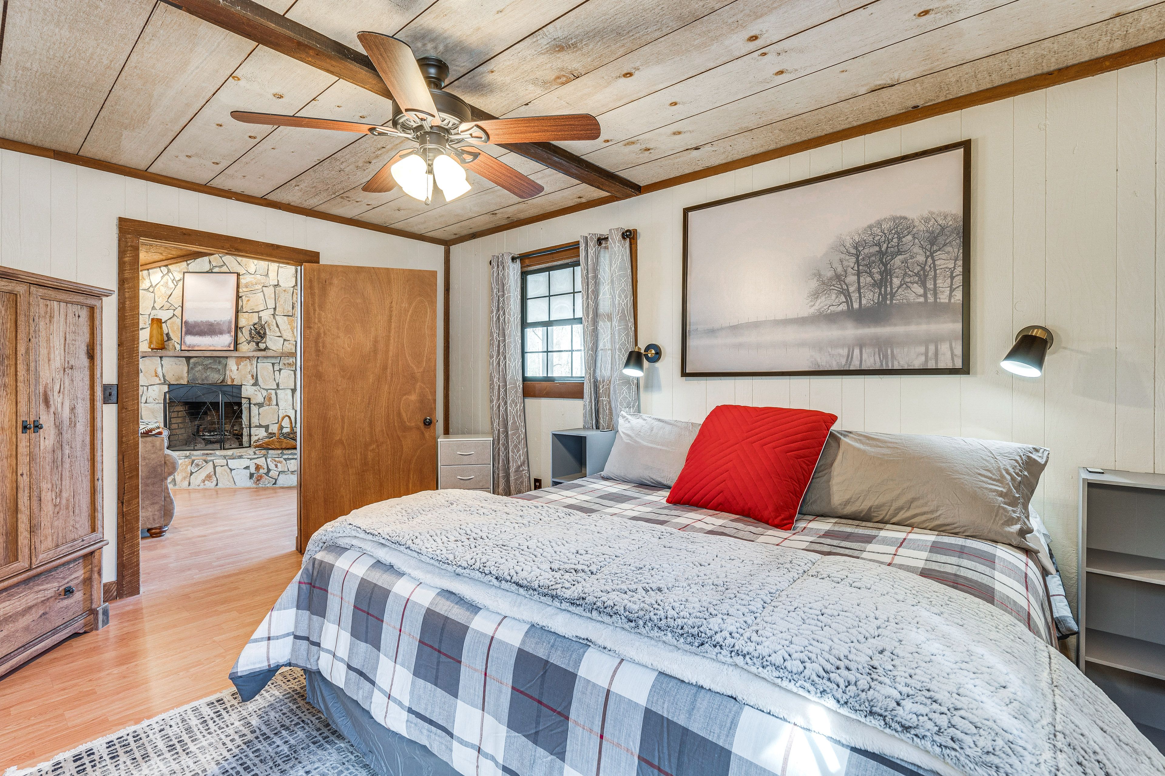 Bedroom Suite | King Bed | Linens Provided