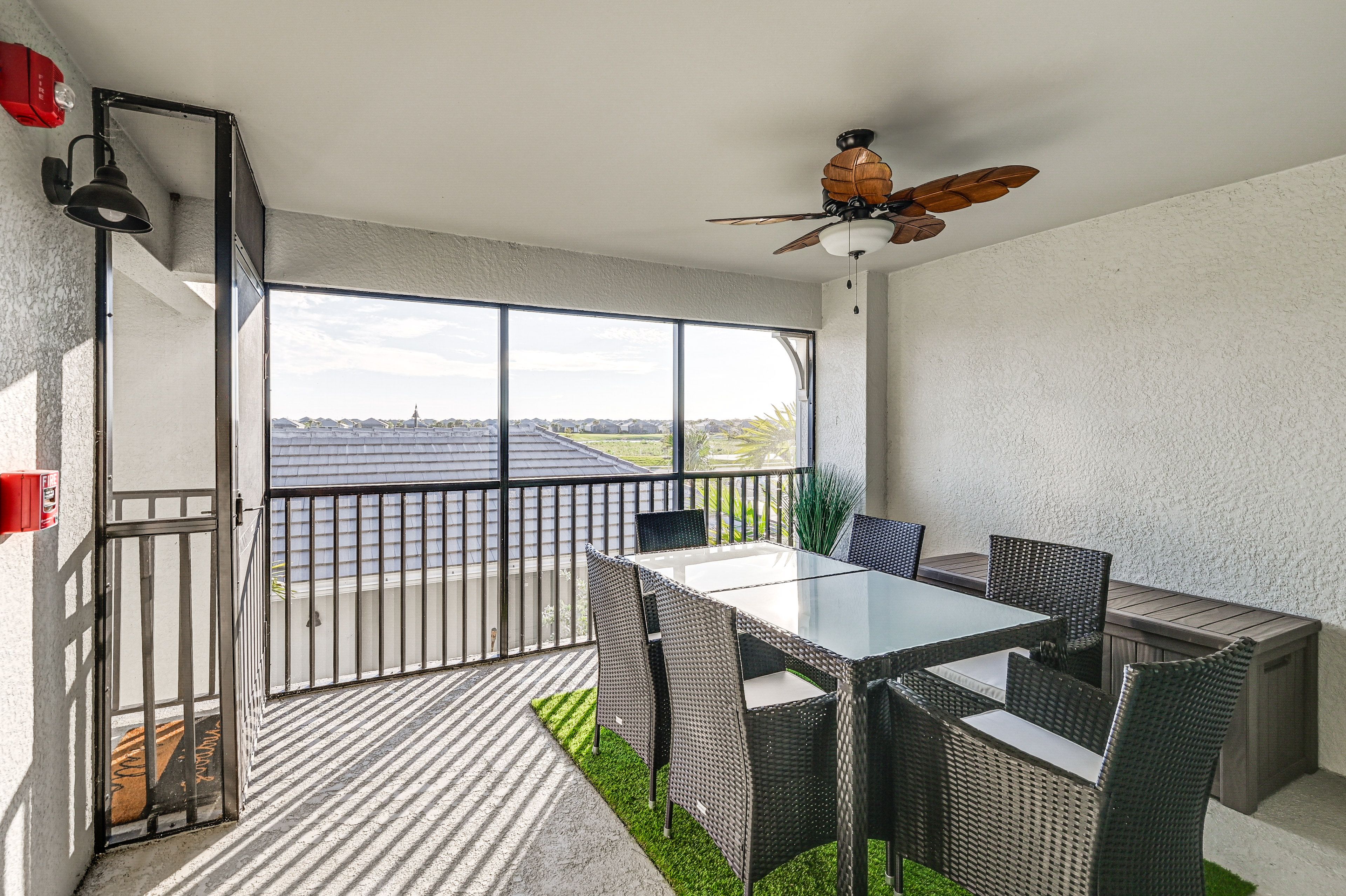 Screened-In Dining Area