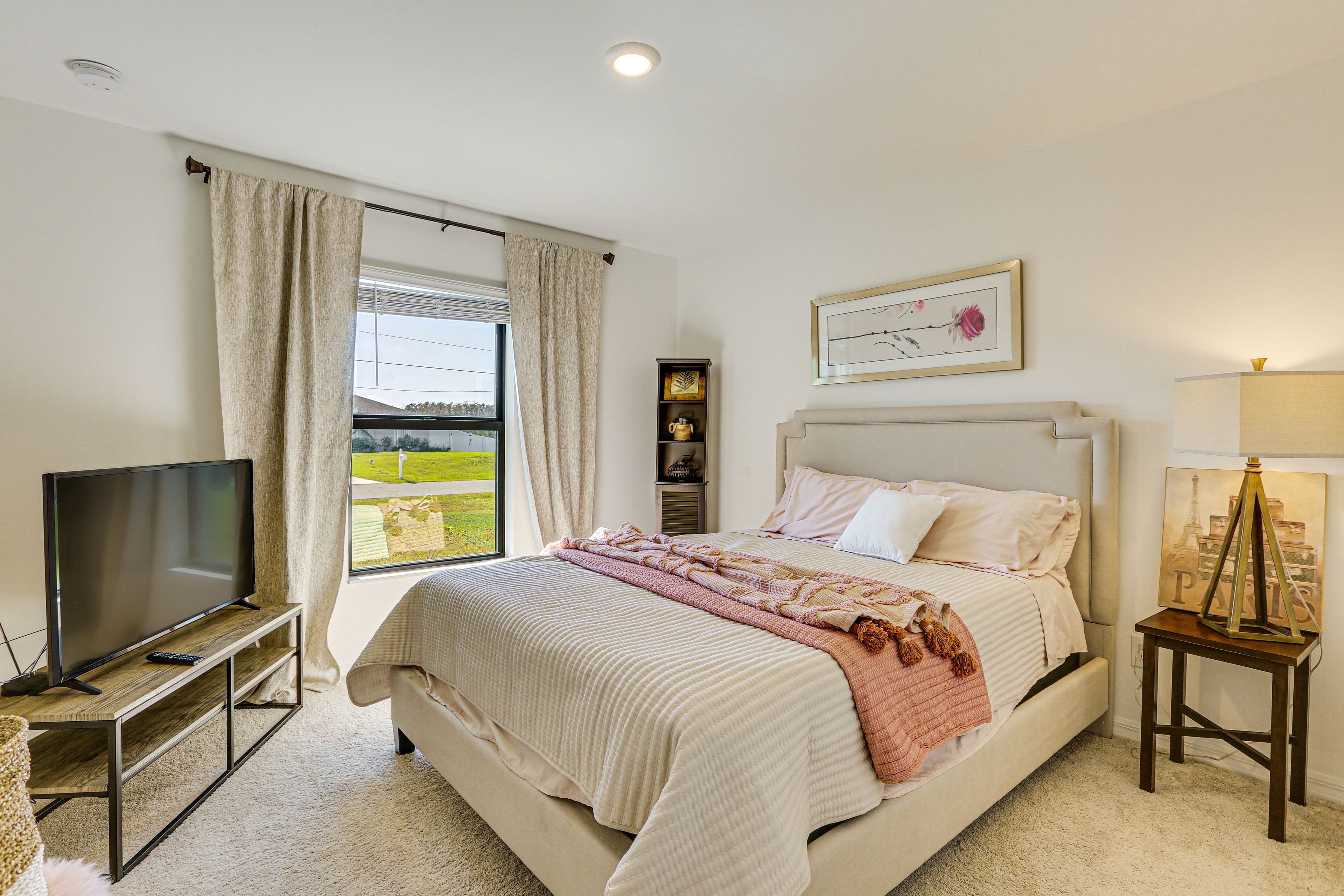 Bedroom 1 | Queen Bed | Linens Provided