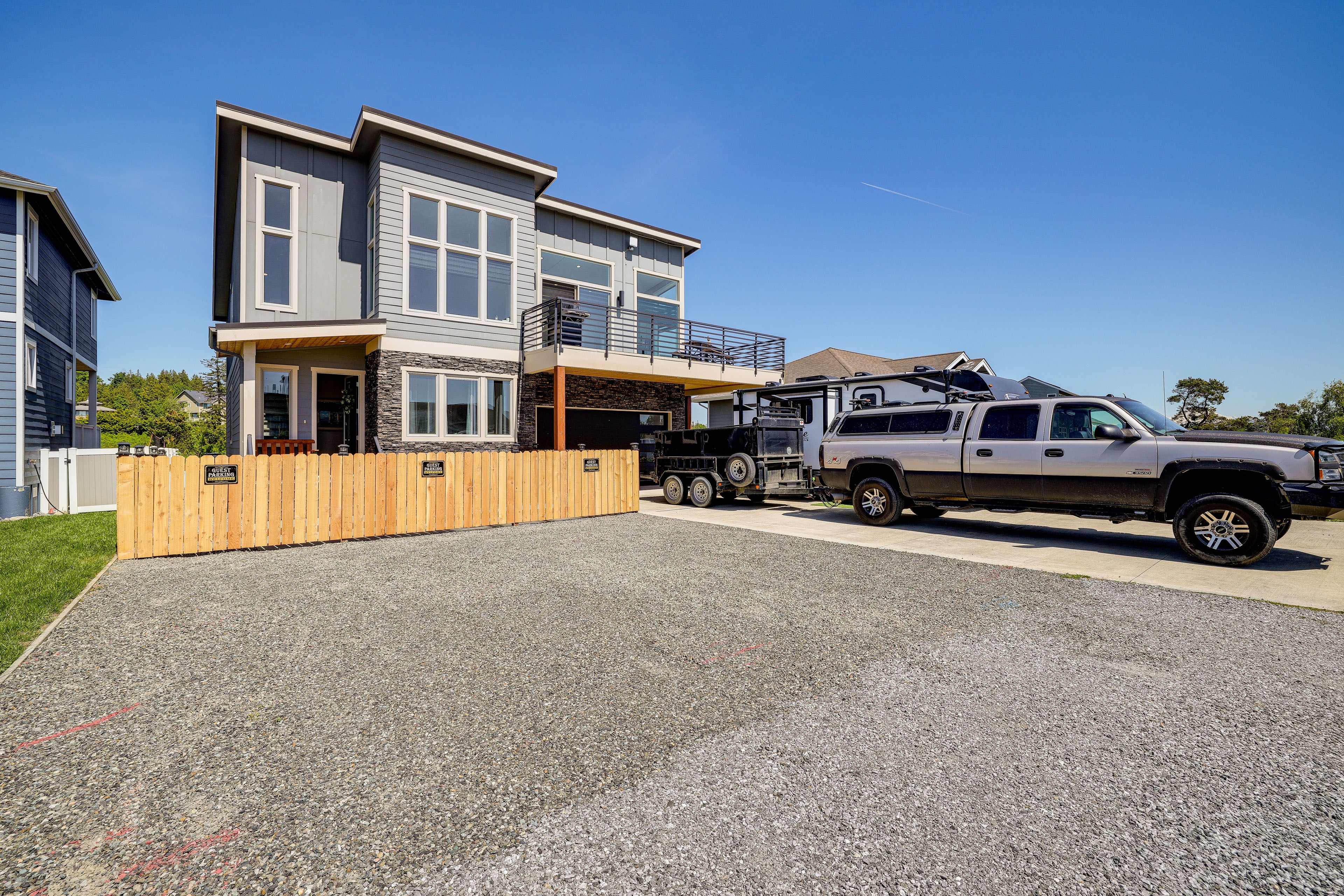 Parking | Shared Gravel Driveway (1 Vehicle)