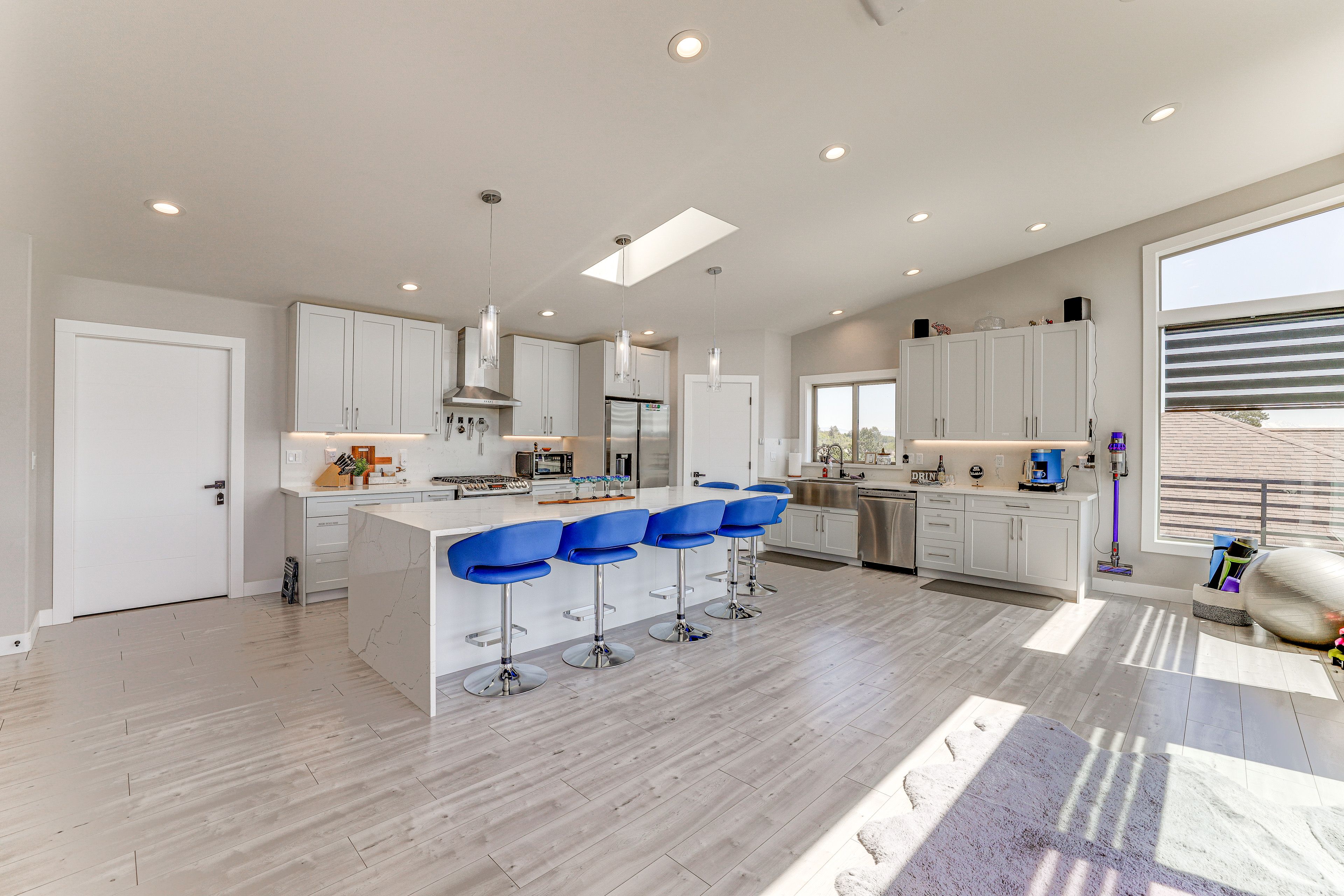 Kitchen | Main Level | Keurig Coffee Maker | Dishwasher | Cooking Basics