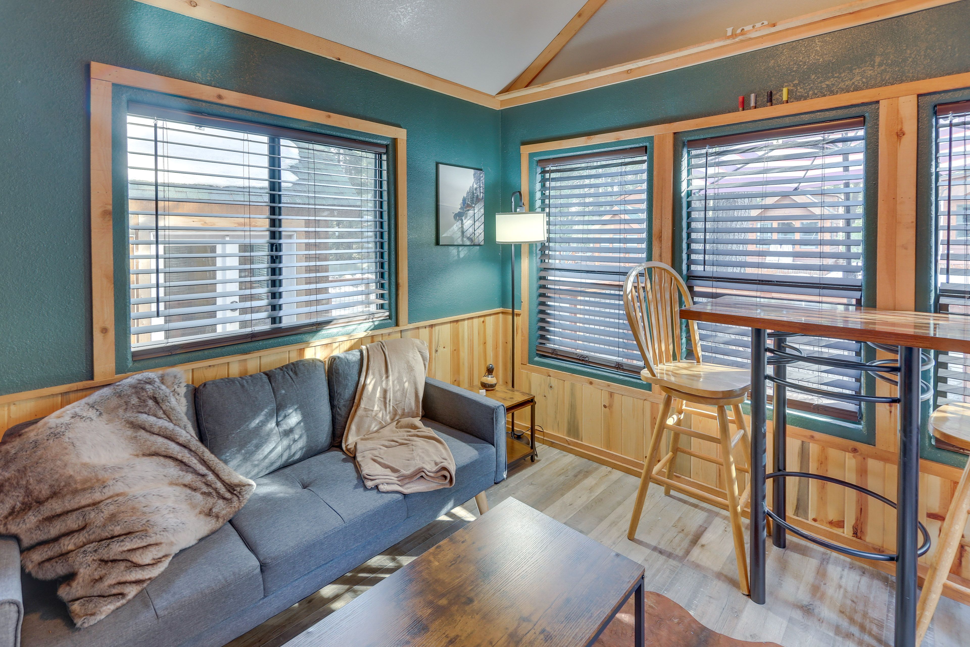 Living Area | 1st Floor | Free WiFi | Electric Fireplace | Smart TV