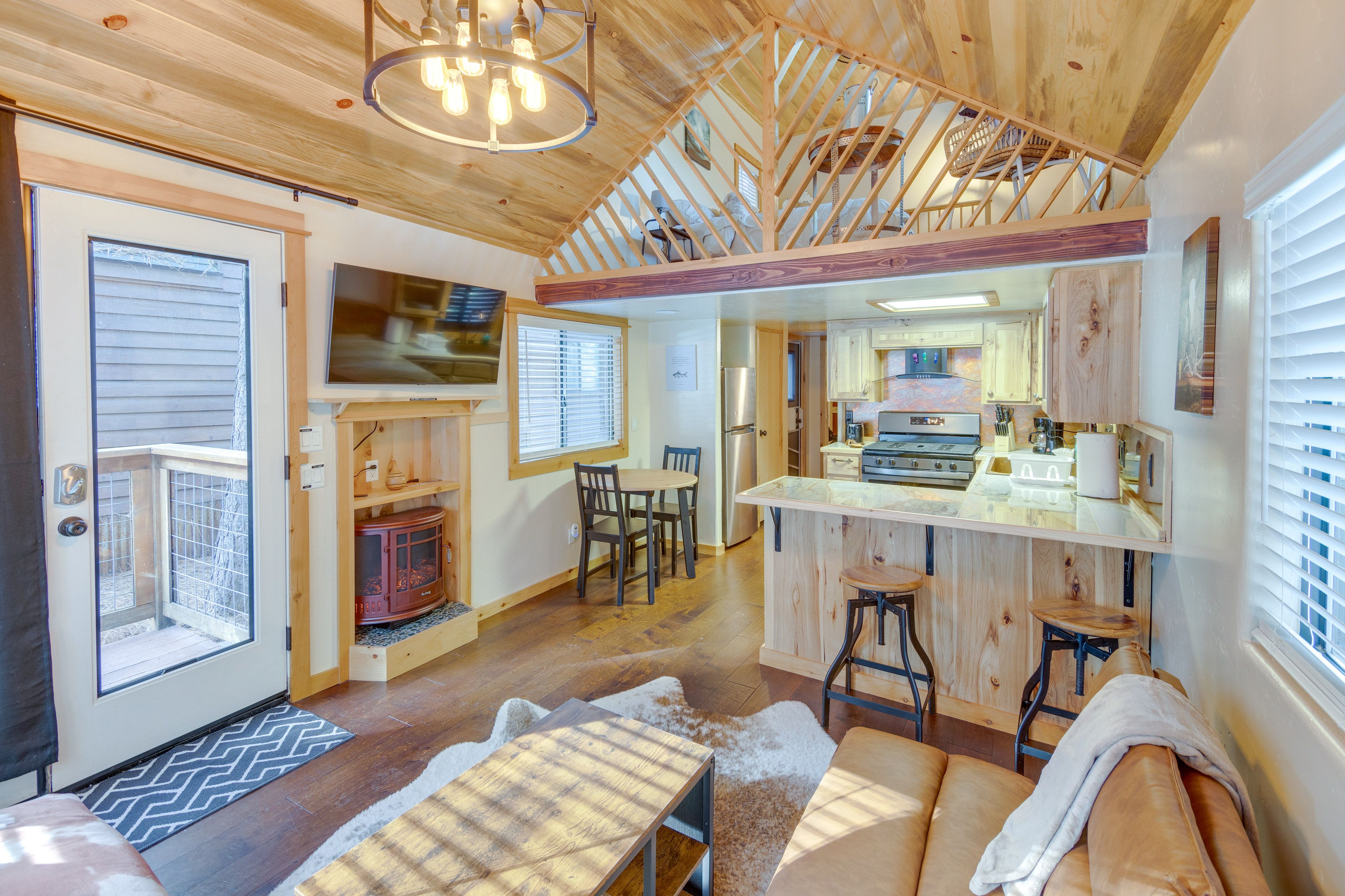 Lake Almanor Vacation Rental | 1BR | 1BA | Steps to Enter | 650 Sq Ft