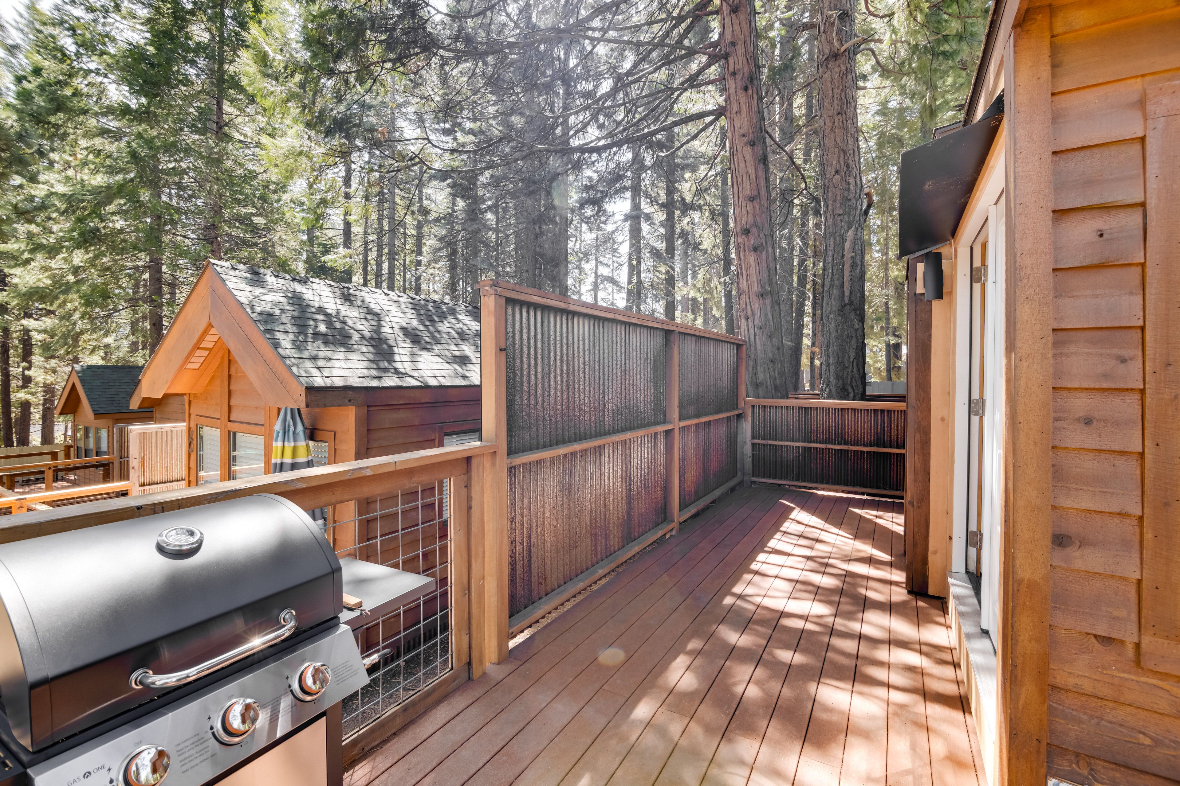 Wraparound Deck | Gas Grill