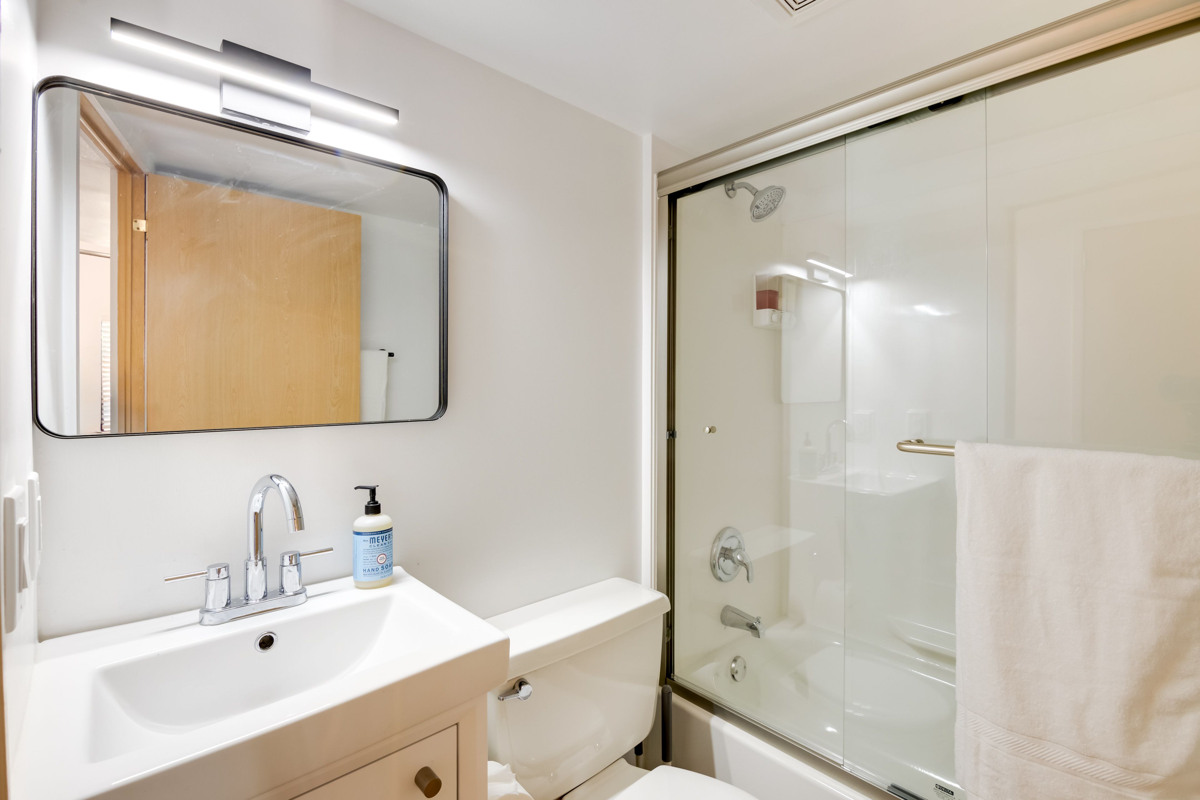 Full Bath | Towels | Complimentary Toiletries | 1st Floor