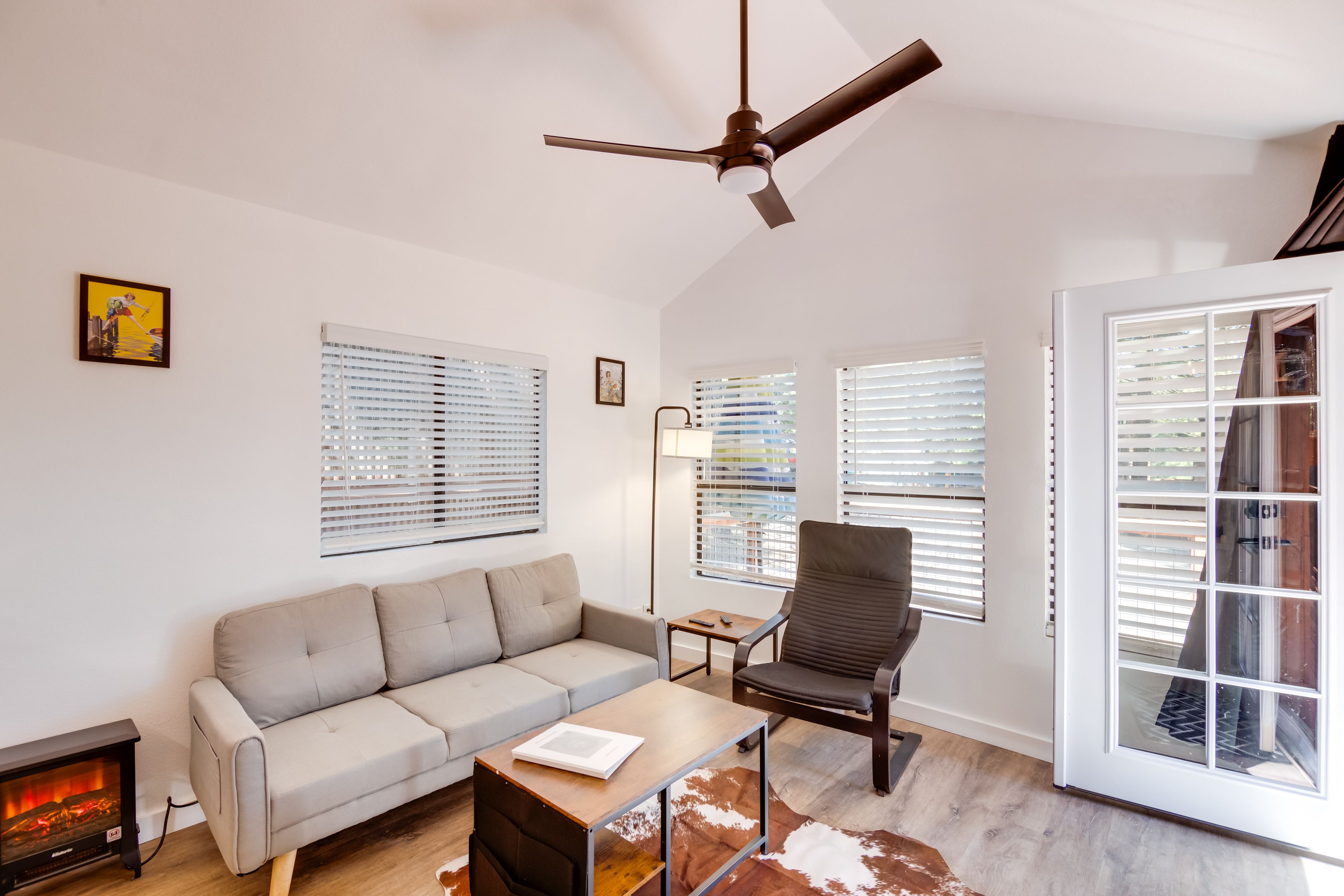 Living Room | Electric Fireplace | Smart TV | Free WiFi | 1st Floor