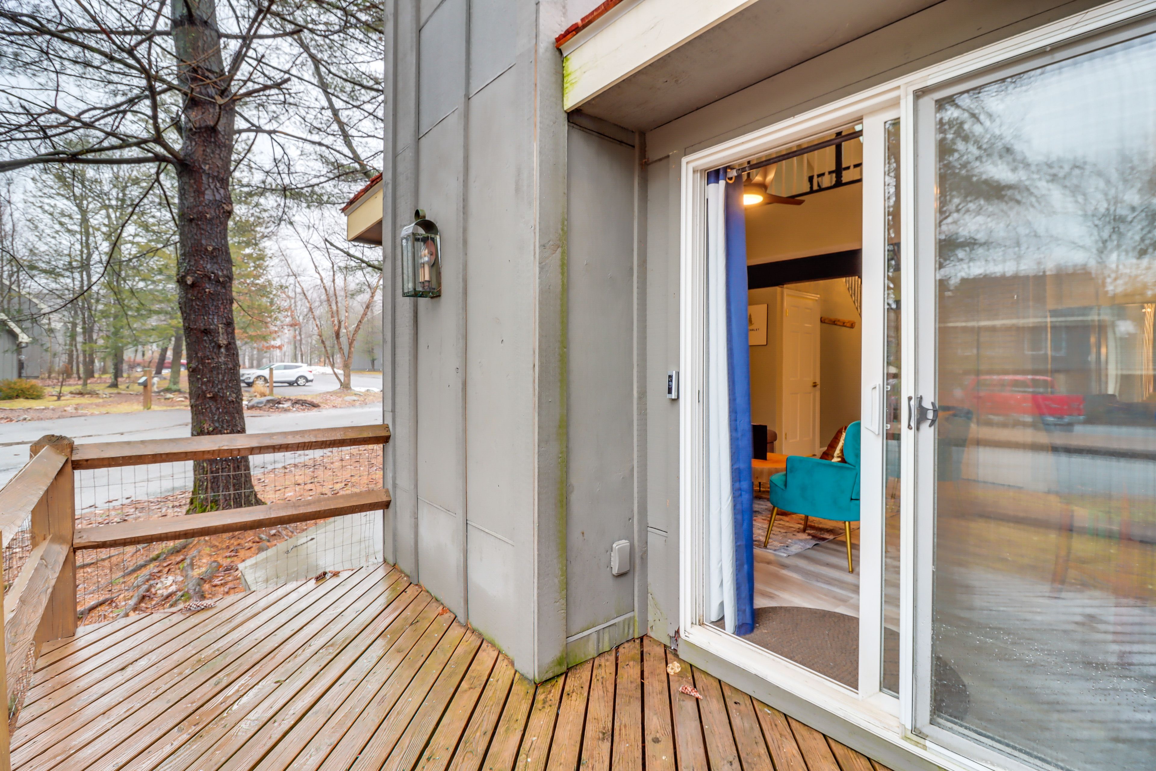 Private Deck | Self Check-In | 11 Mi to Big Boulder Lake