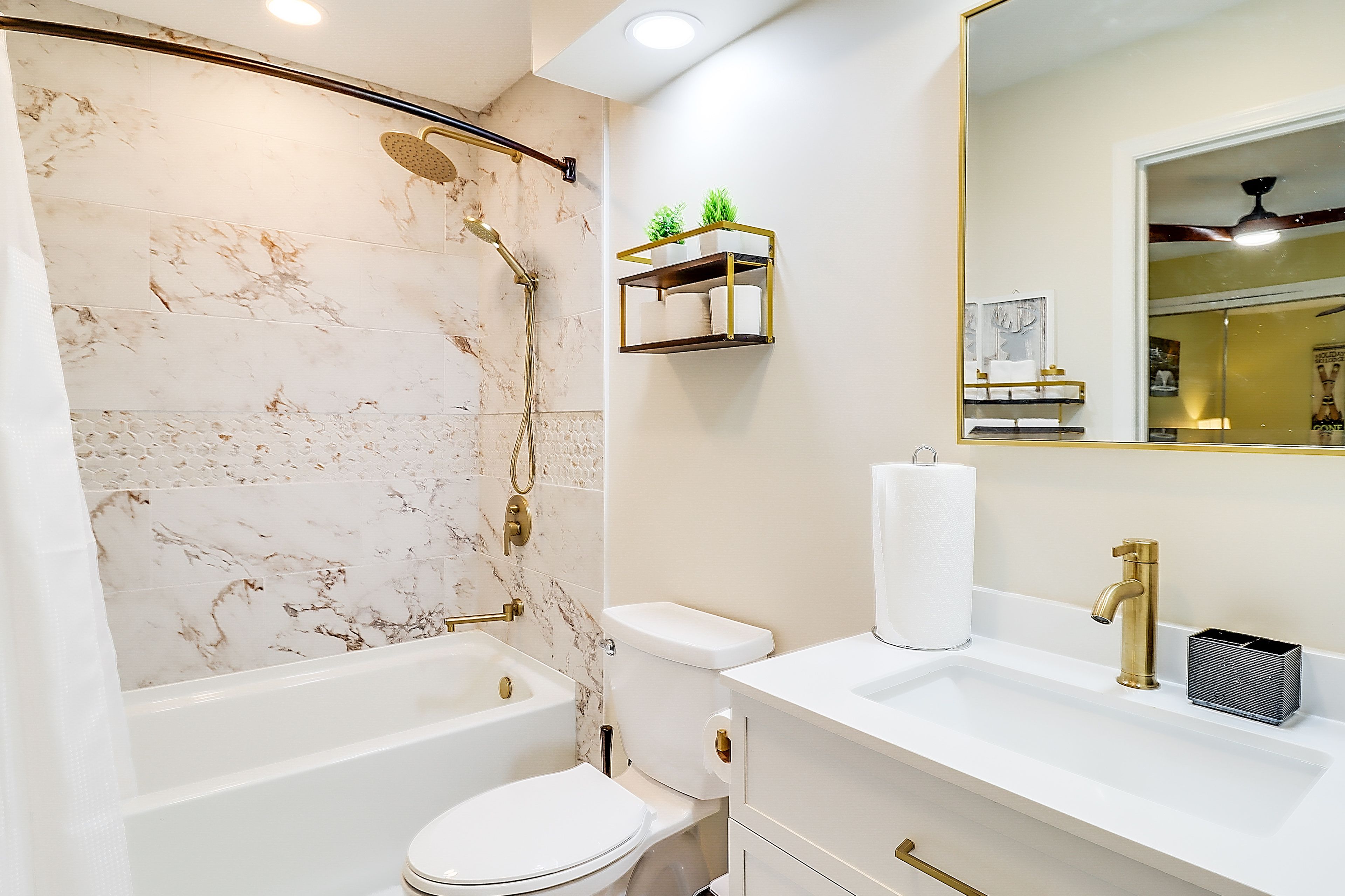 En-Suite Bathroom | 1st Floor | Towels Provided