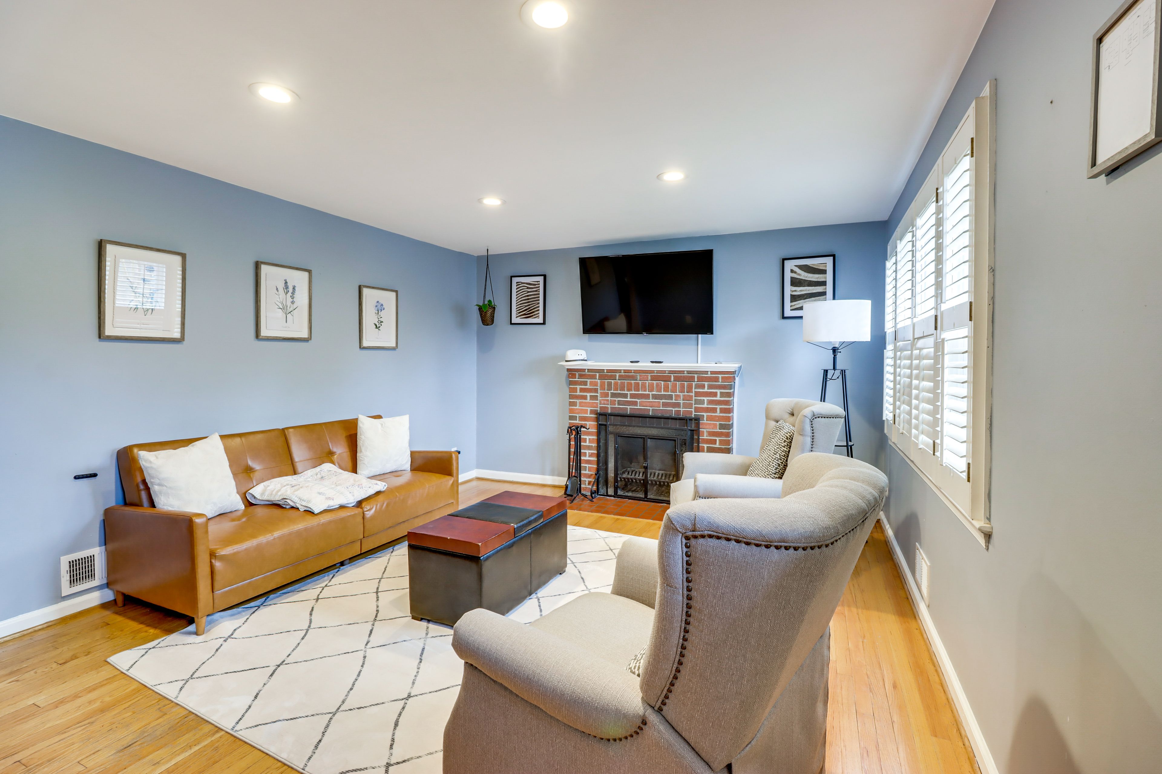 Living Room | Smart TV | Free WiFi