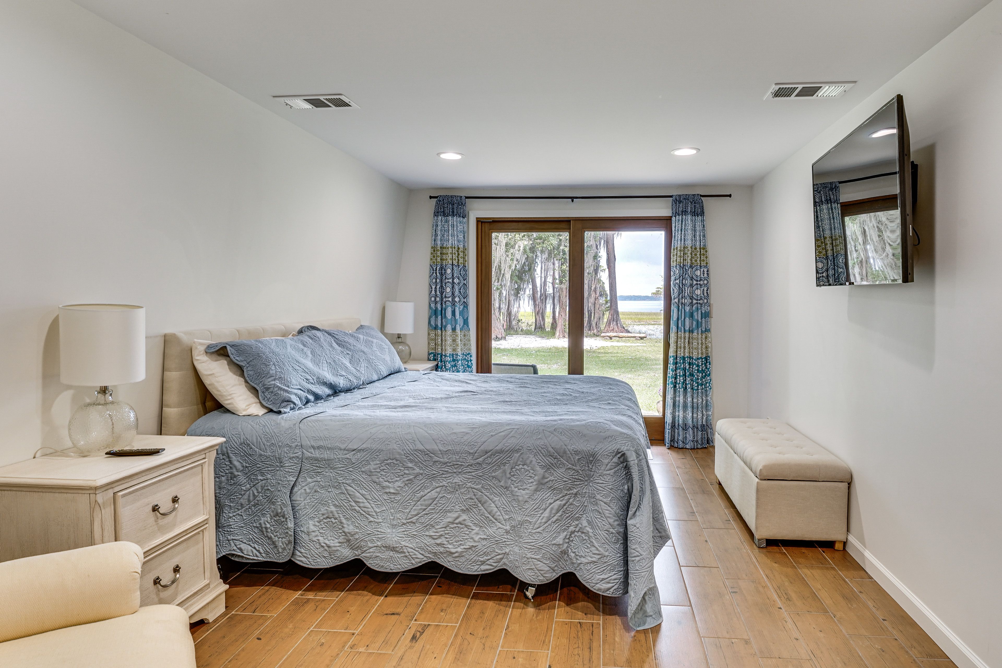 Bedroom 1 | King Bed