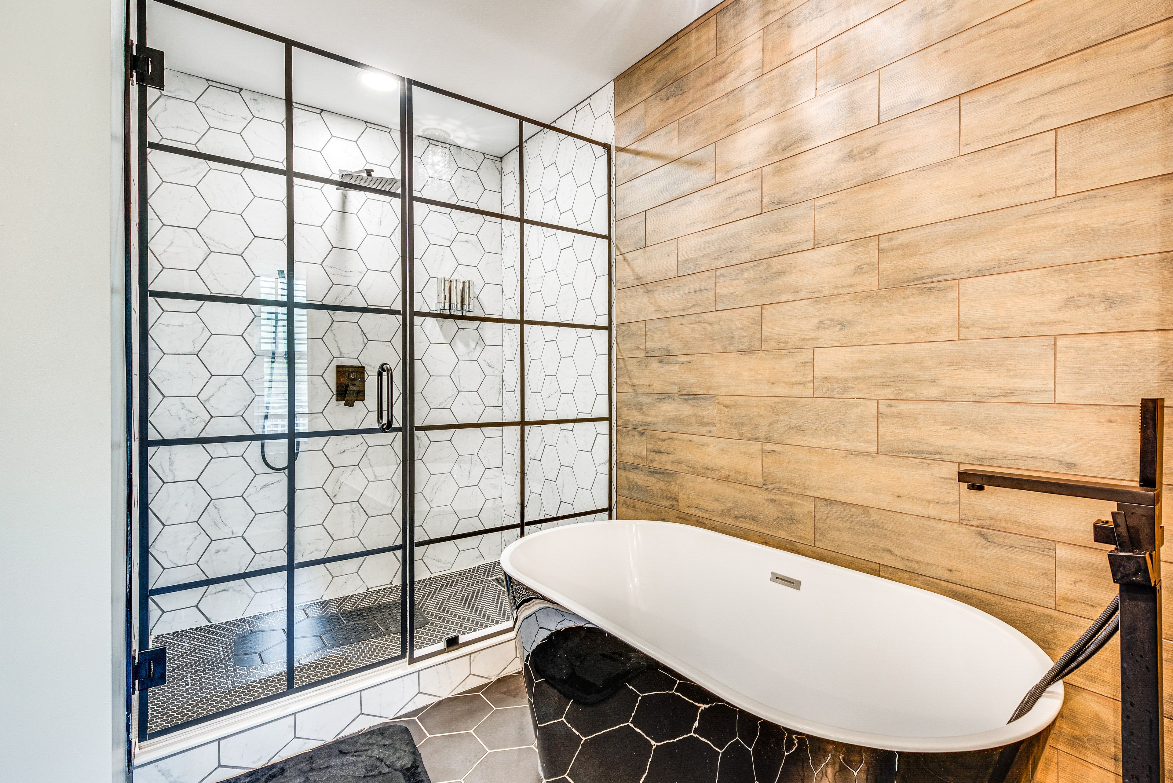 En-Suite Bathroom | 2nd Floor | Towels Provided