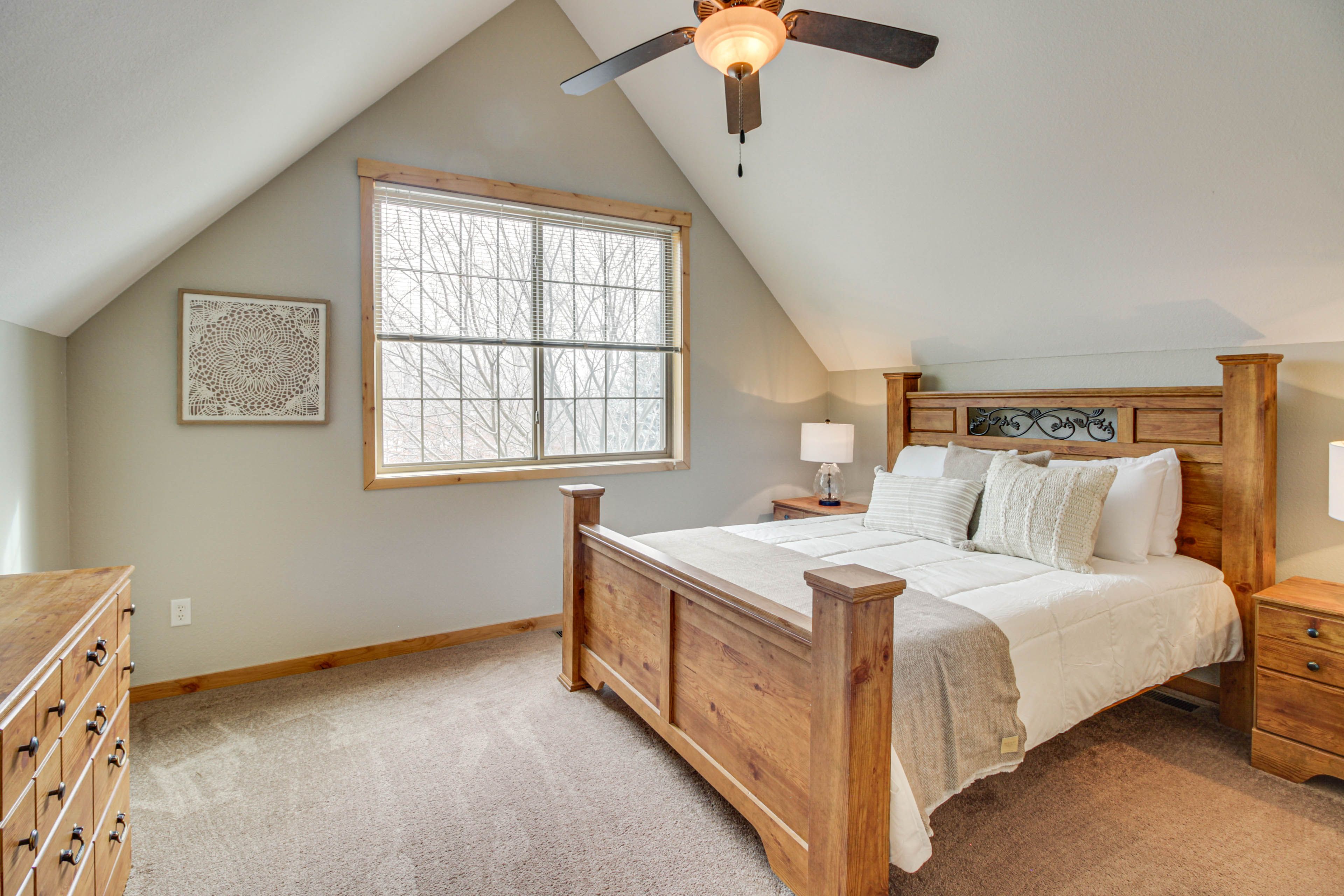 Bedroom 3 | Queen Bed | Smart TV | Upper Level