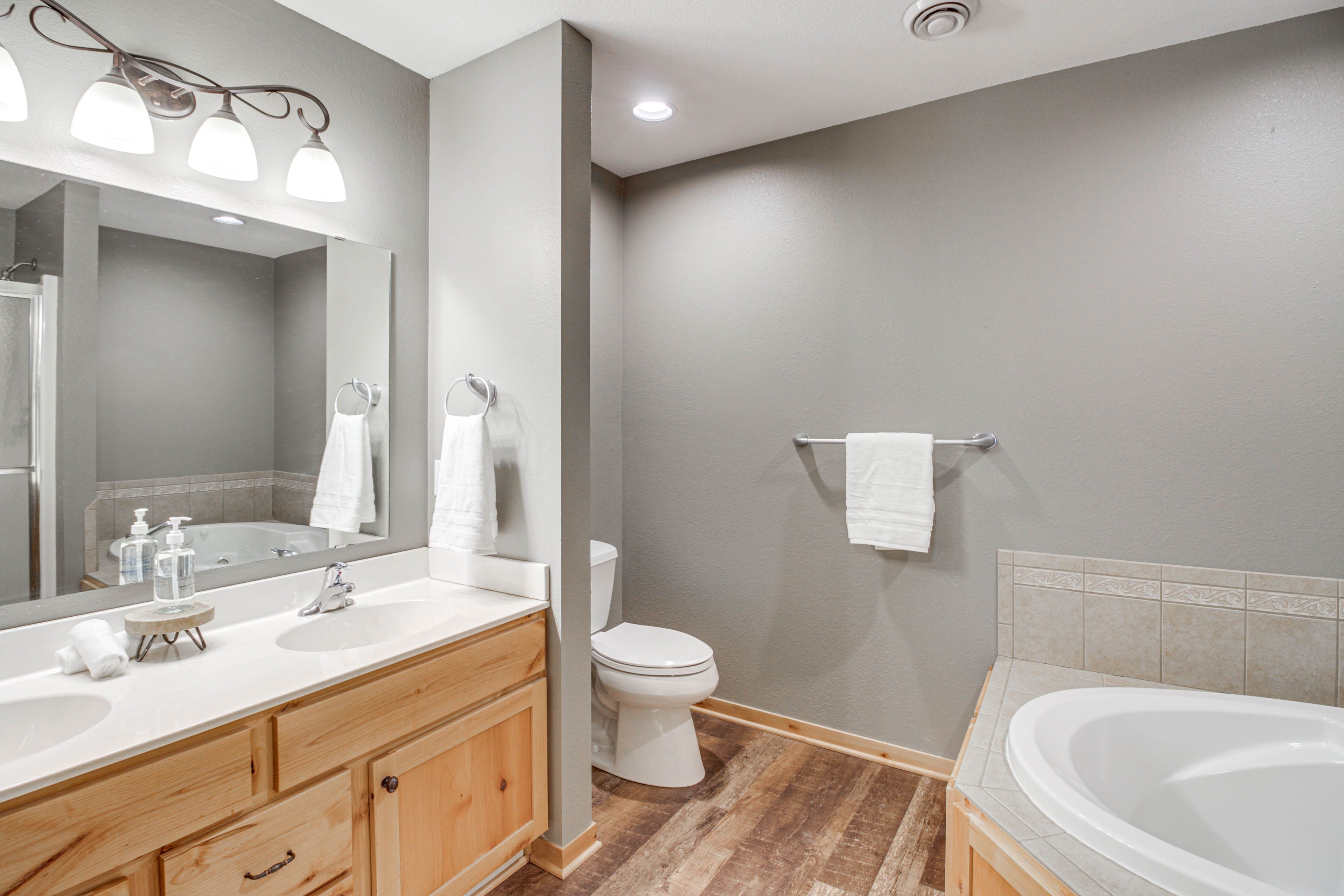 Full Bathroom | Complimentary Toiletries | Main Level