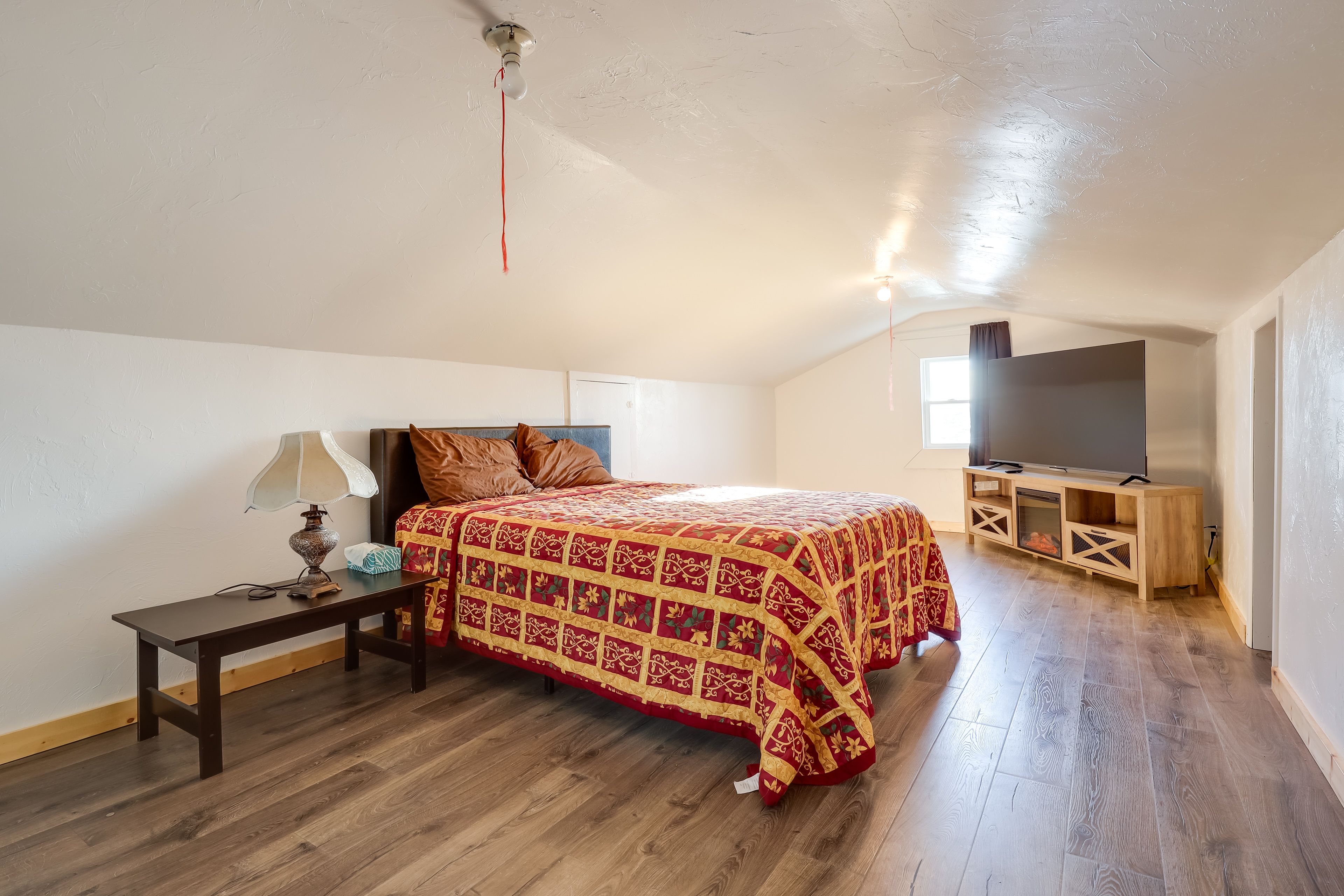 Bedroom 2 | Queen Bed | 2nd Floor