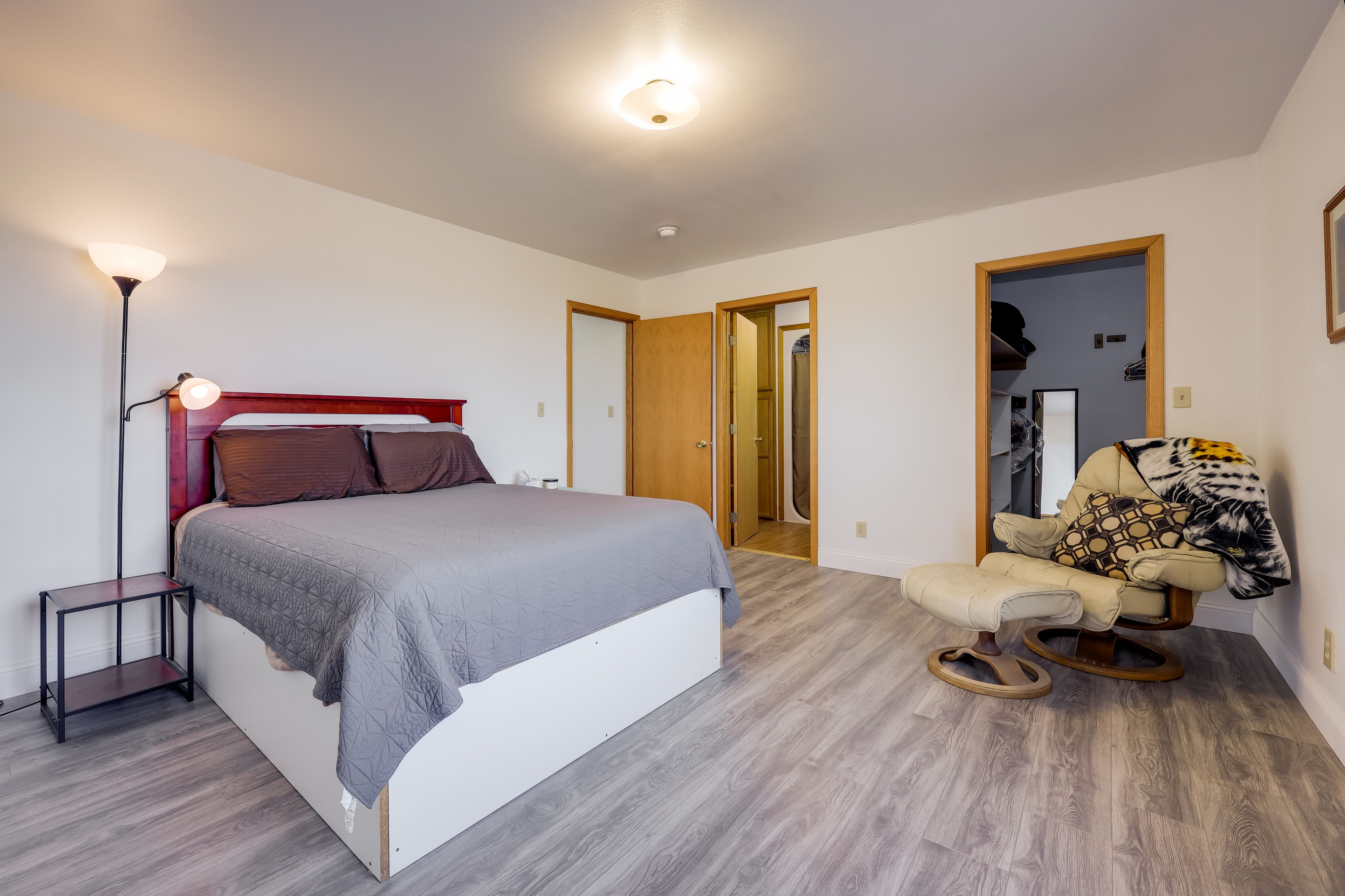 Bedroom 1 | Queen Bed | Linens Provided | En-Suite Bathroom
