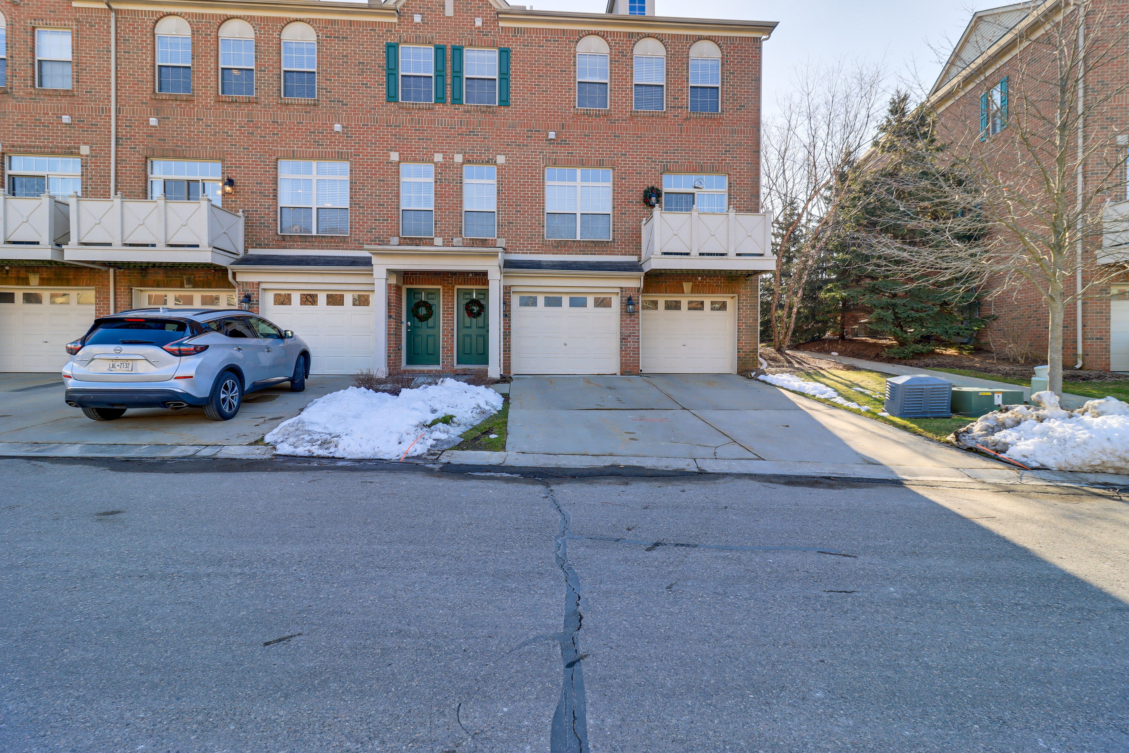 Parking | Driveway (1 Vehicle)