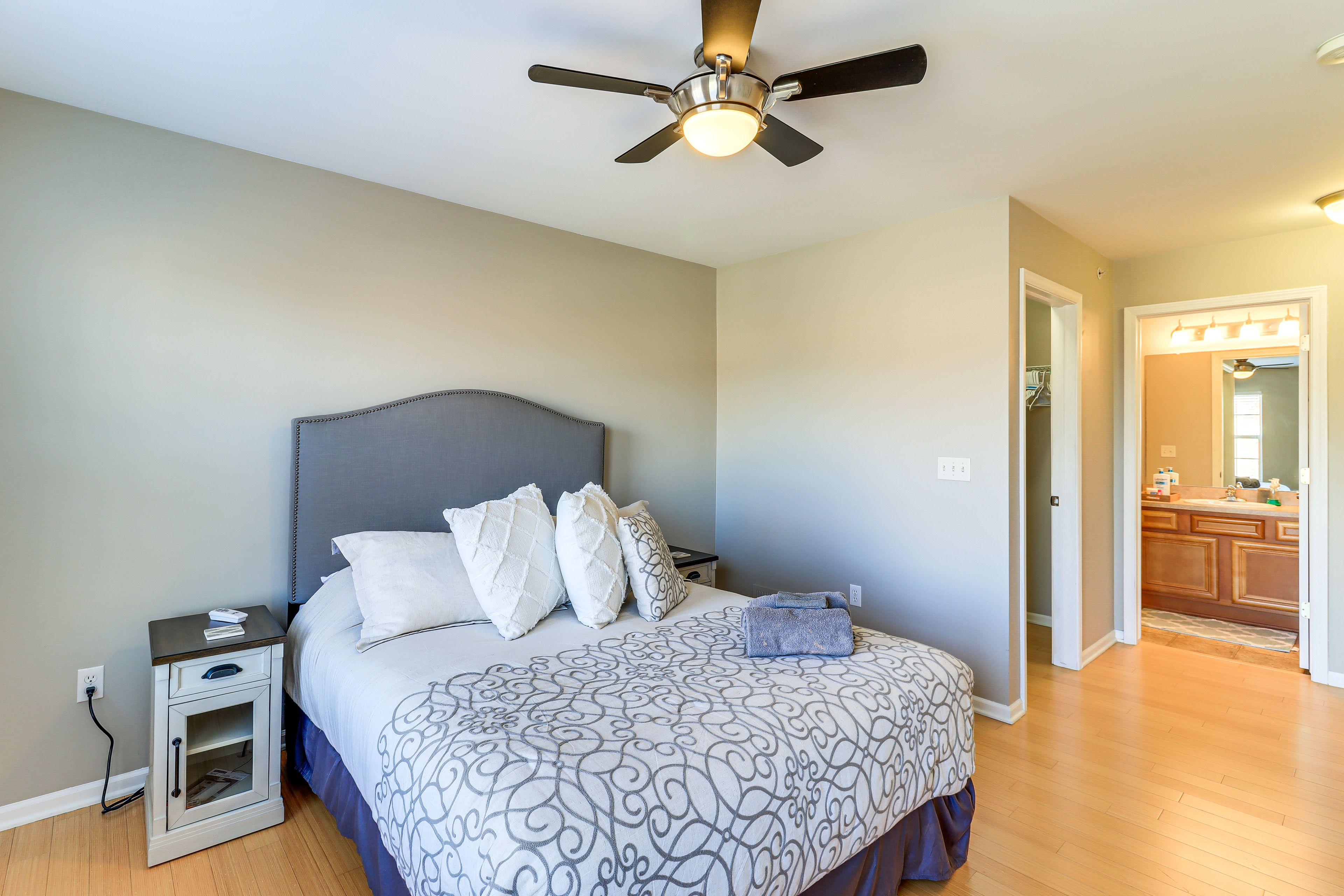 Bedroom 1 | Queen Bed | Linens Provided | Upper Level
