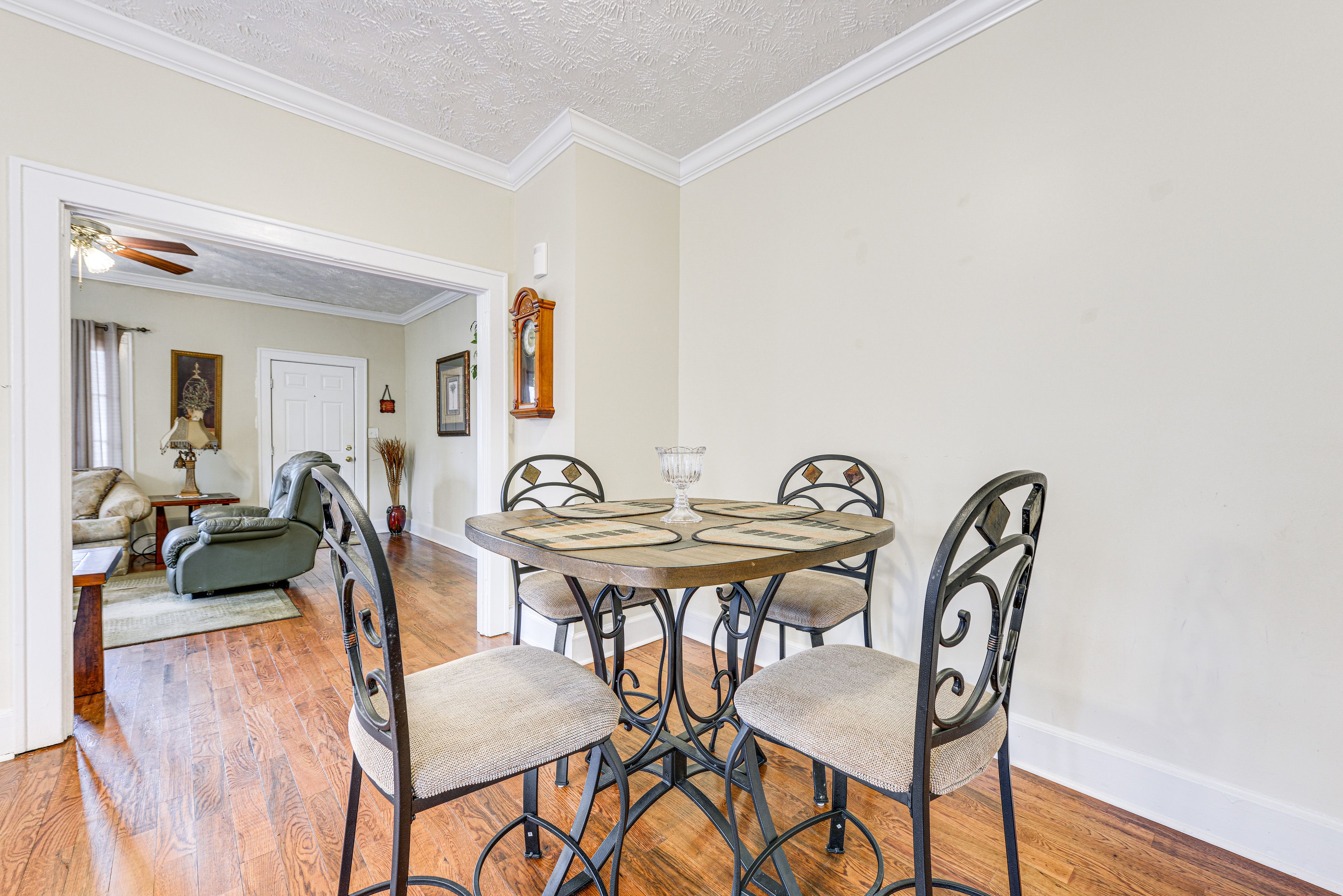 Dining Area | Dishware & Flatware