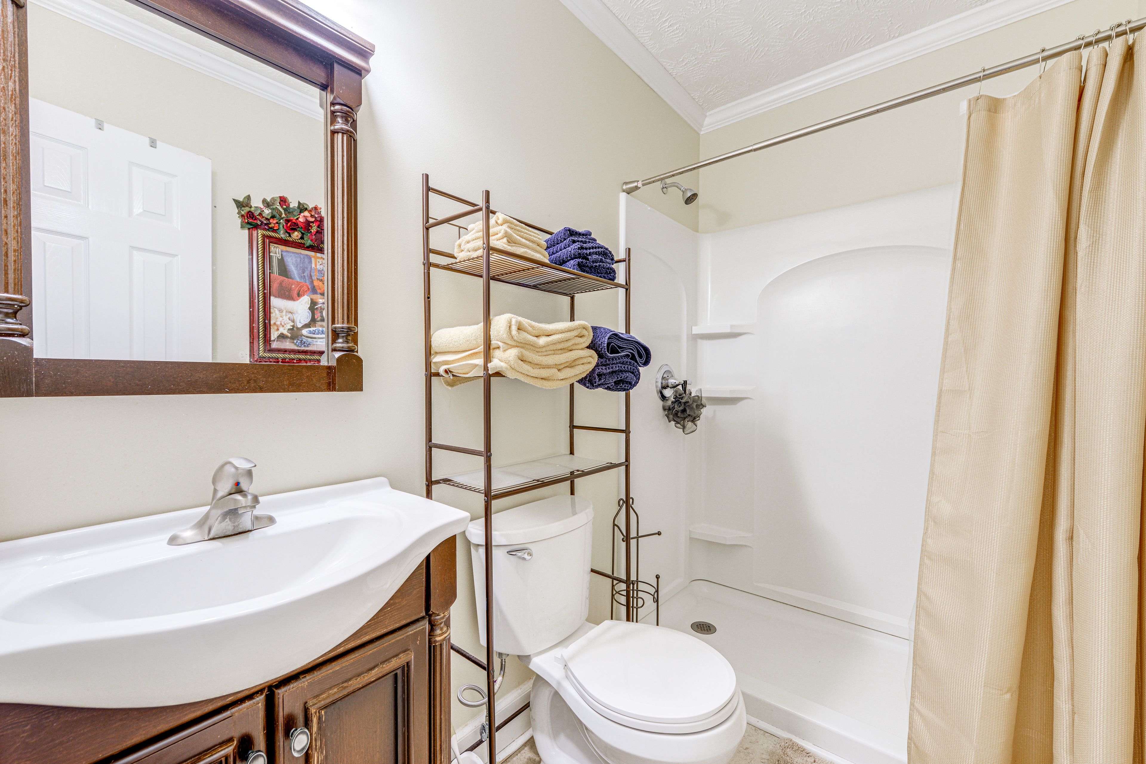 Full Bath | Towels Provided