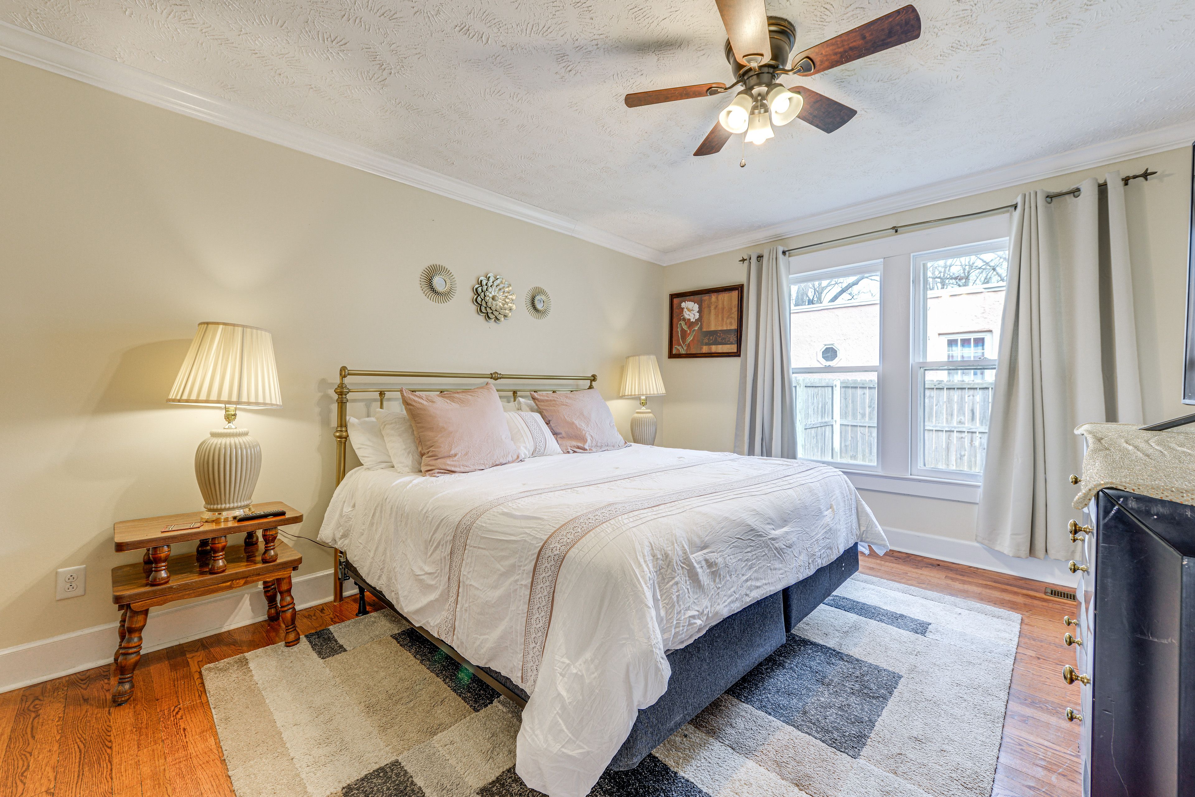 Bedroom 1 | King Bed | Linens Provided