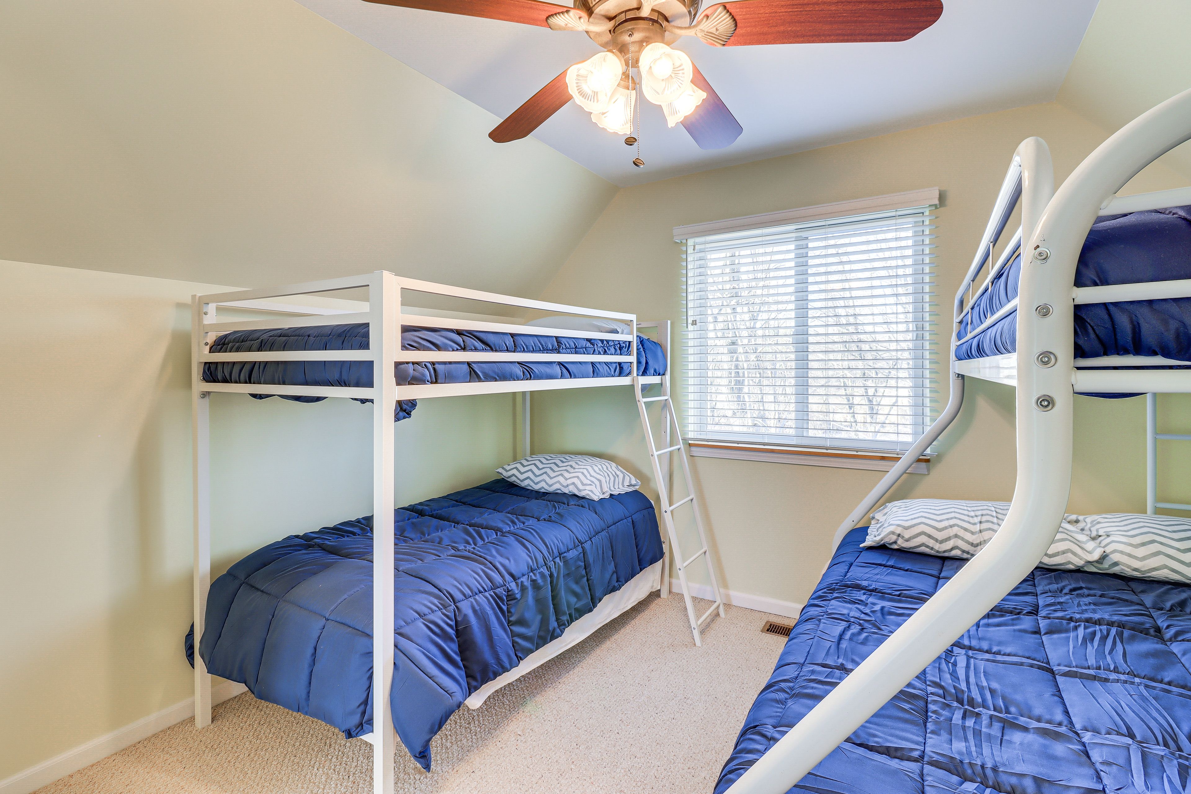 Bedroom 2 | Twin/Queen Bunk Bed | Twin Bunk Bed | 2nd Floor
