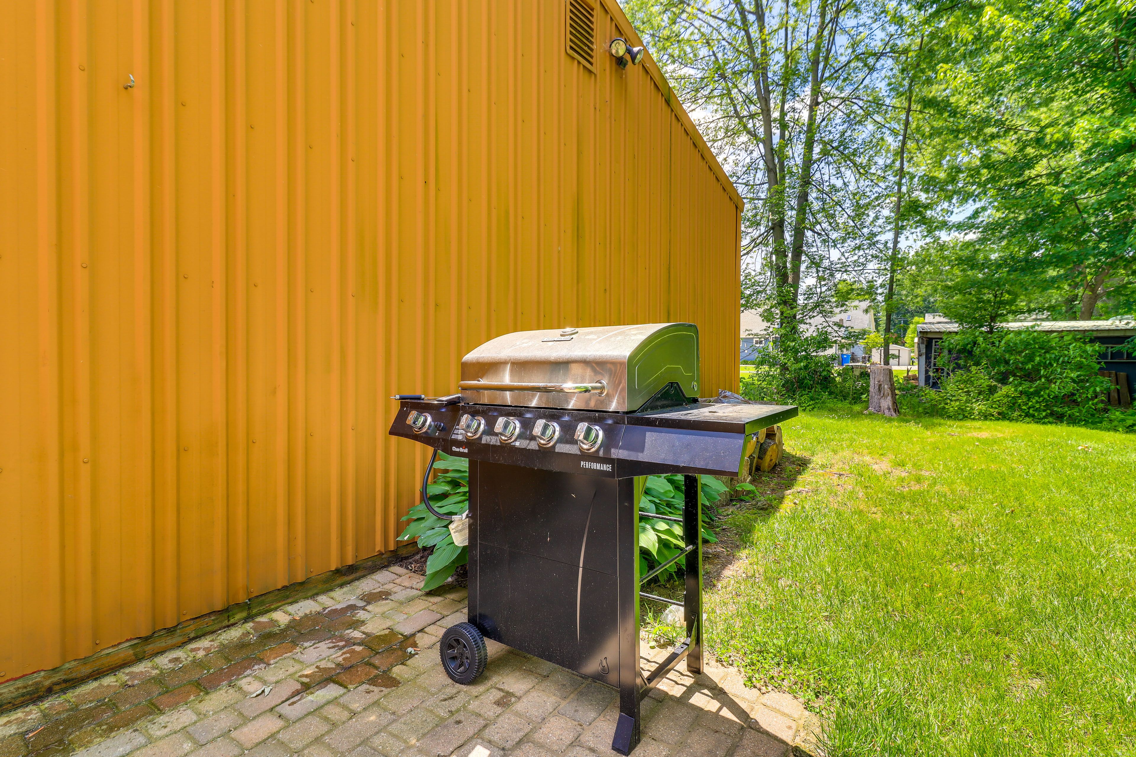Yard | Gas Grill