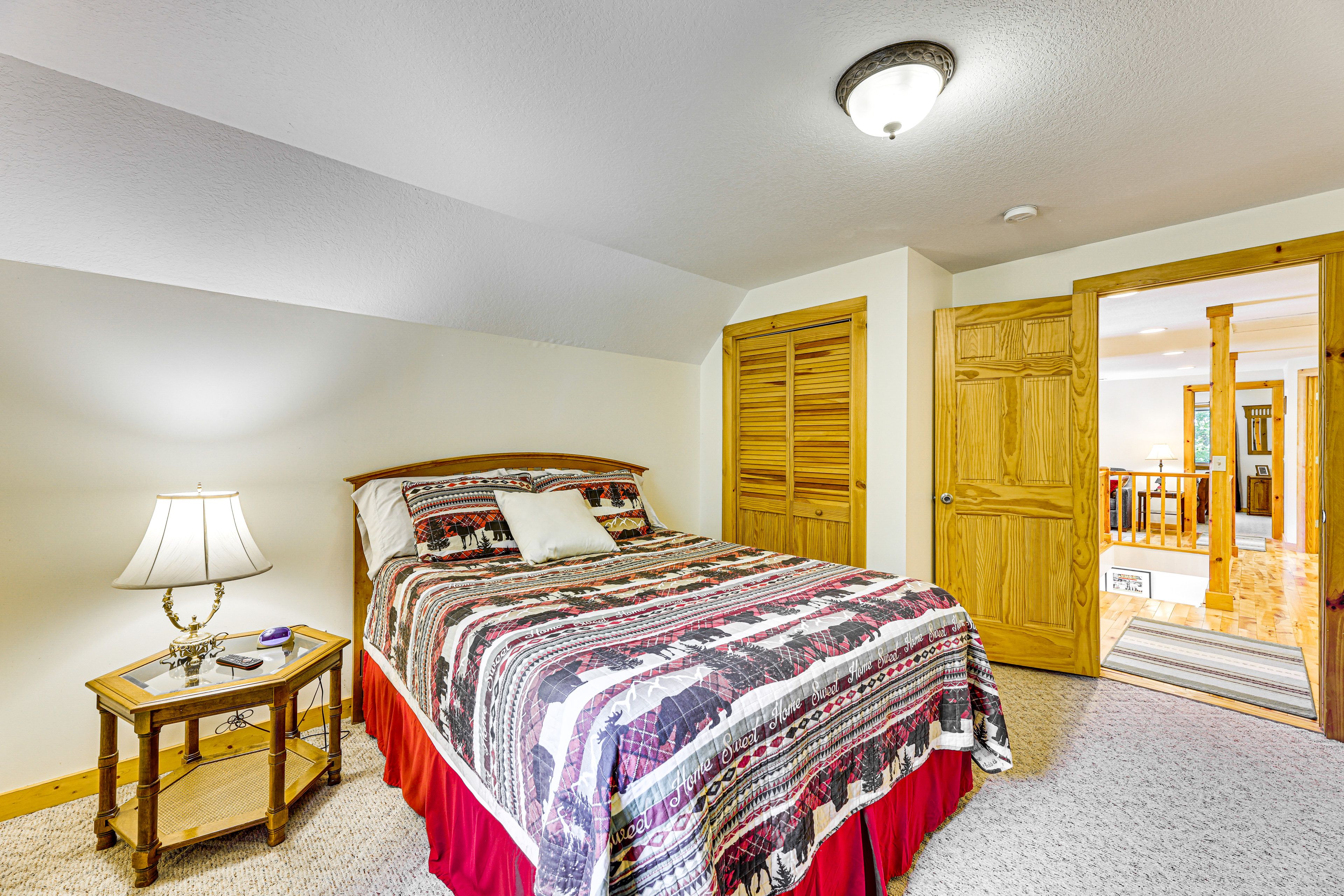Bedroom 2 | 2nd Floor | Queen Bed