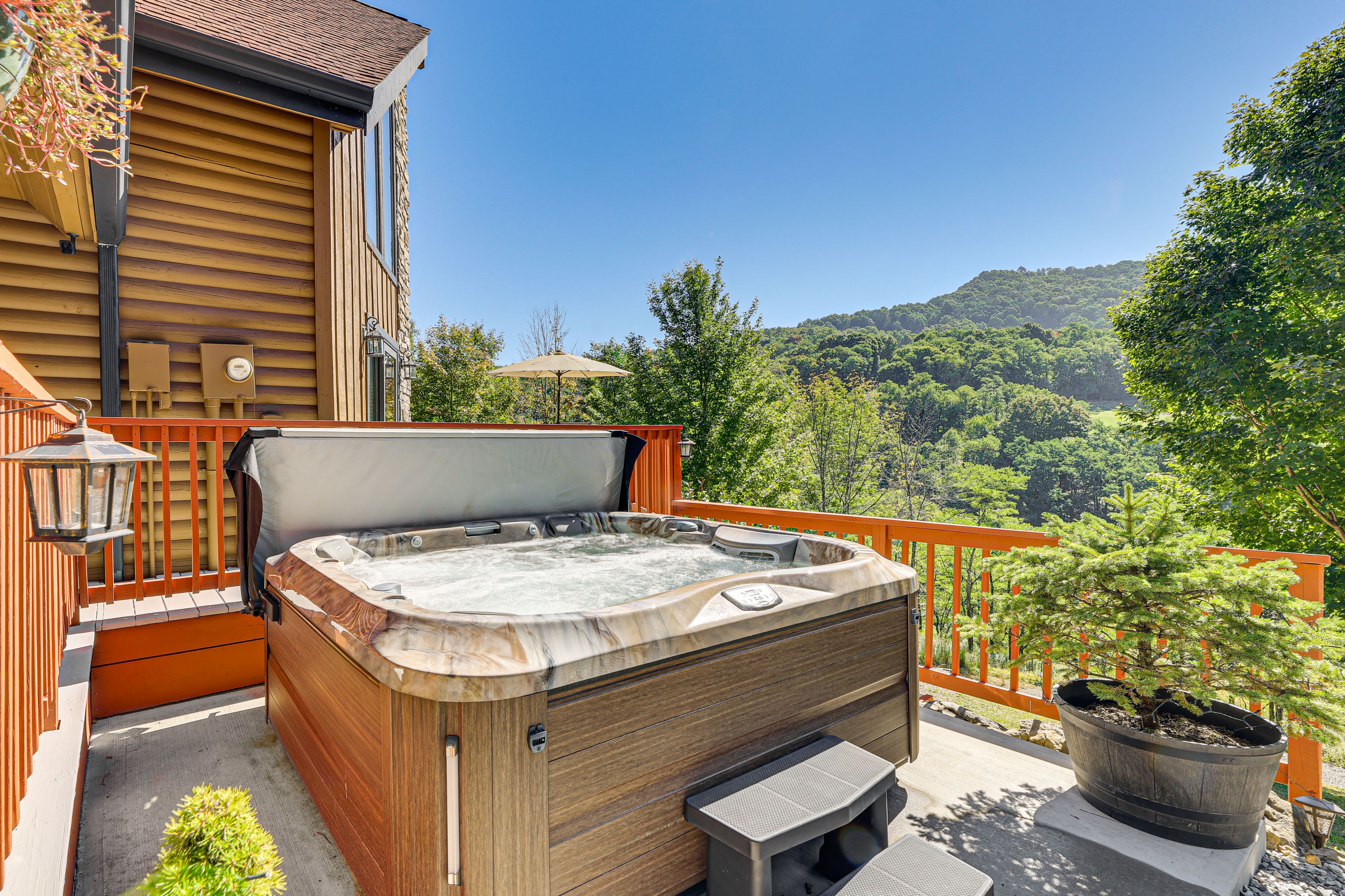 Private Hot Tub | 2-Story Cabin