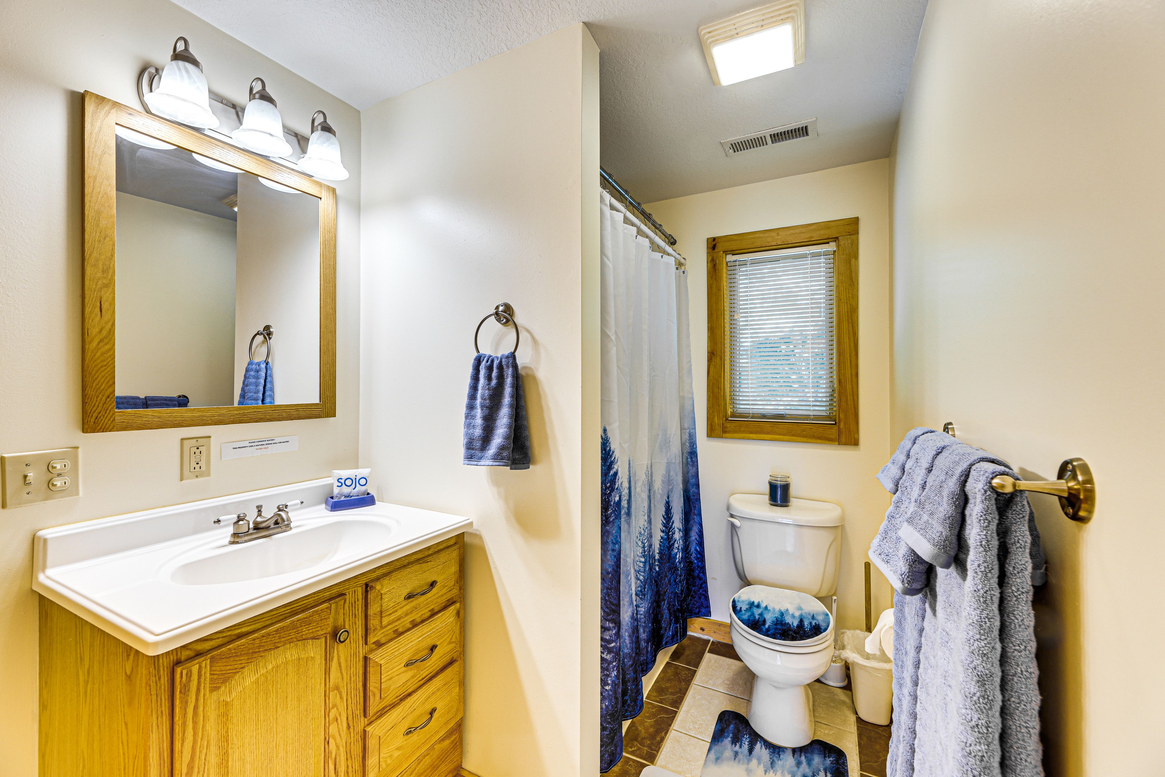 Full Bathroom | 2nd Floor