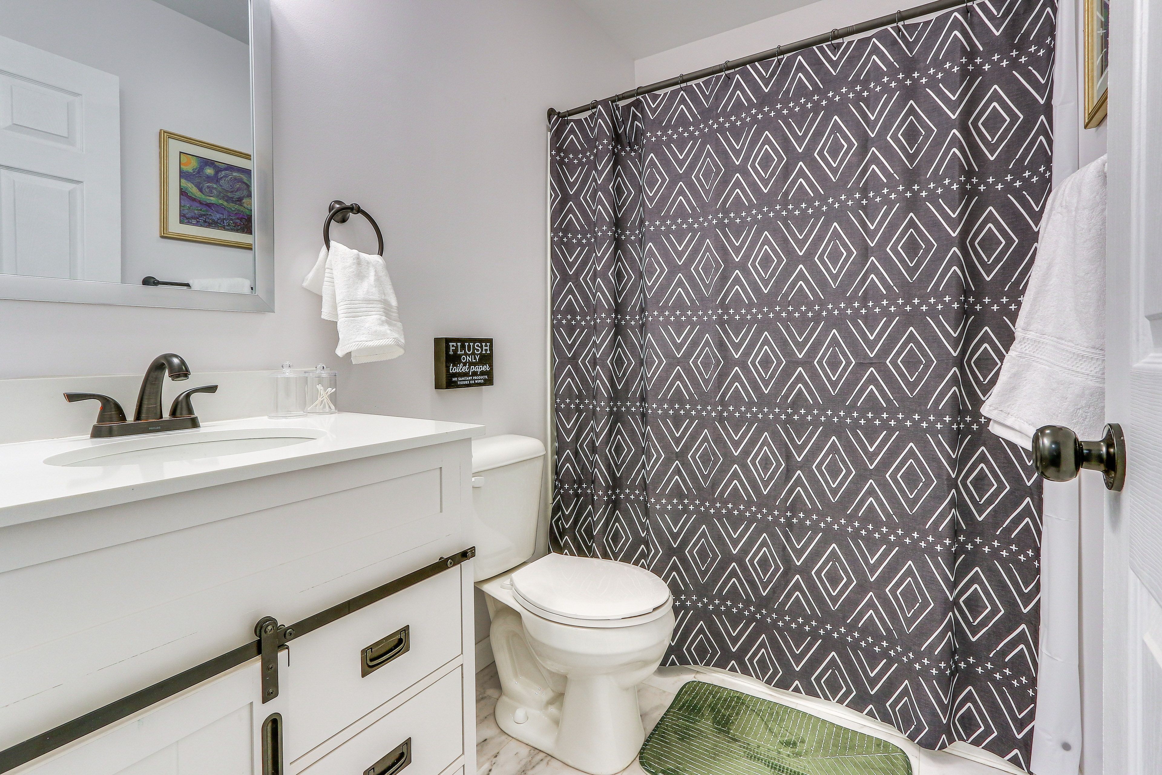 Full Bathroom | Complimentary Toiletries