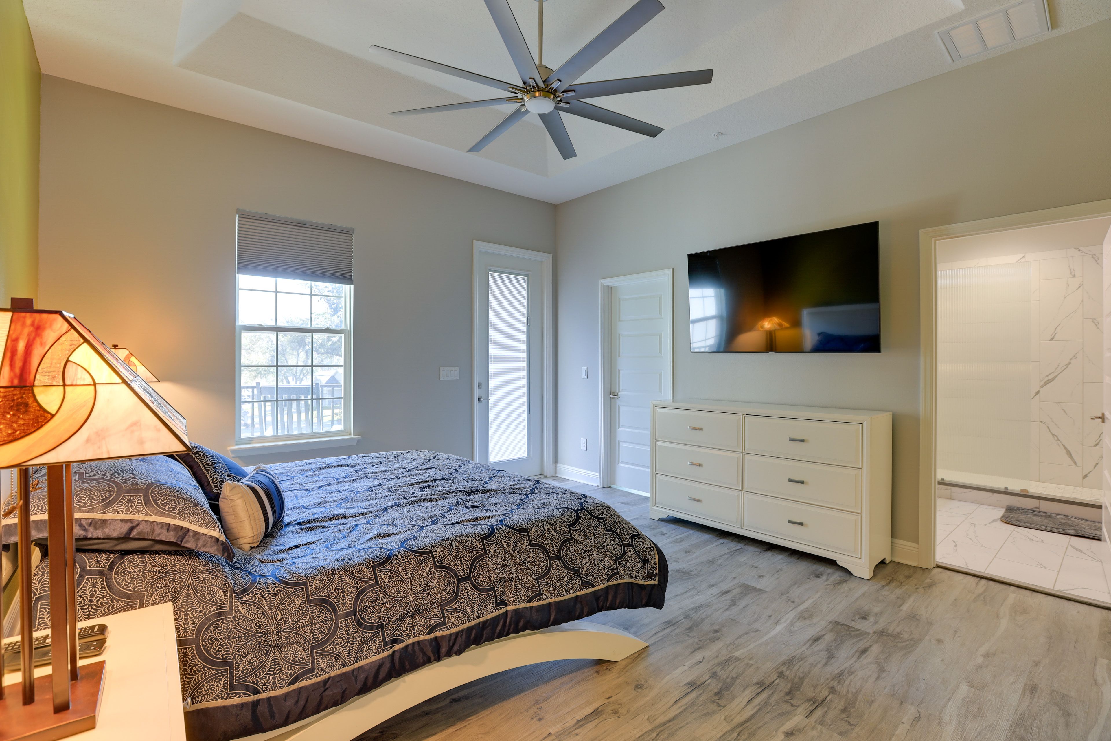 Bedroom 1 | King Bed | 2nd Floor | Smart TV | Balcony | En-Suite Bathroom