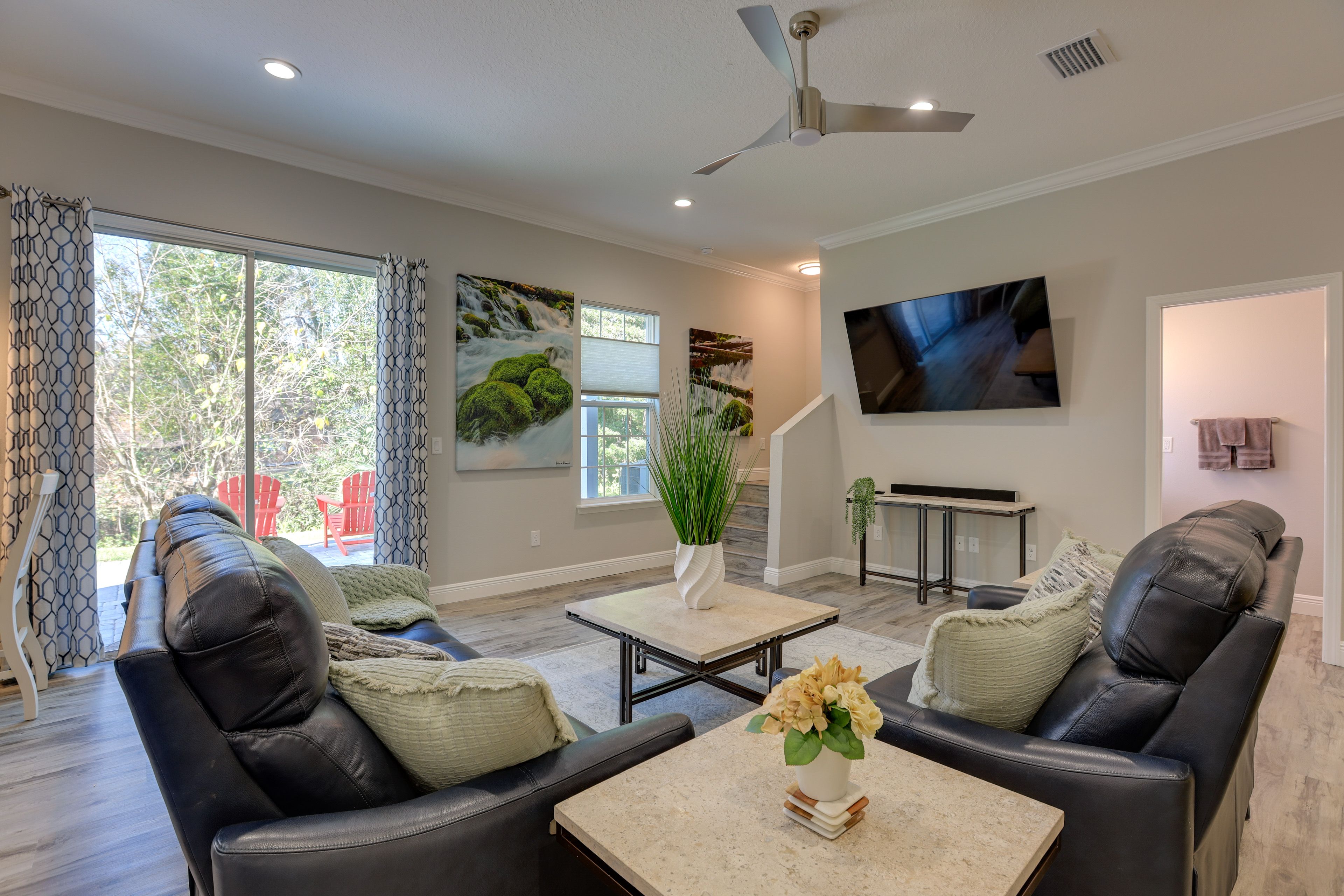 Living Room | 1st Floor | Smart TV | Free WiFi | Central A/C & Heat Pump