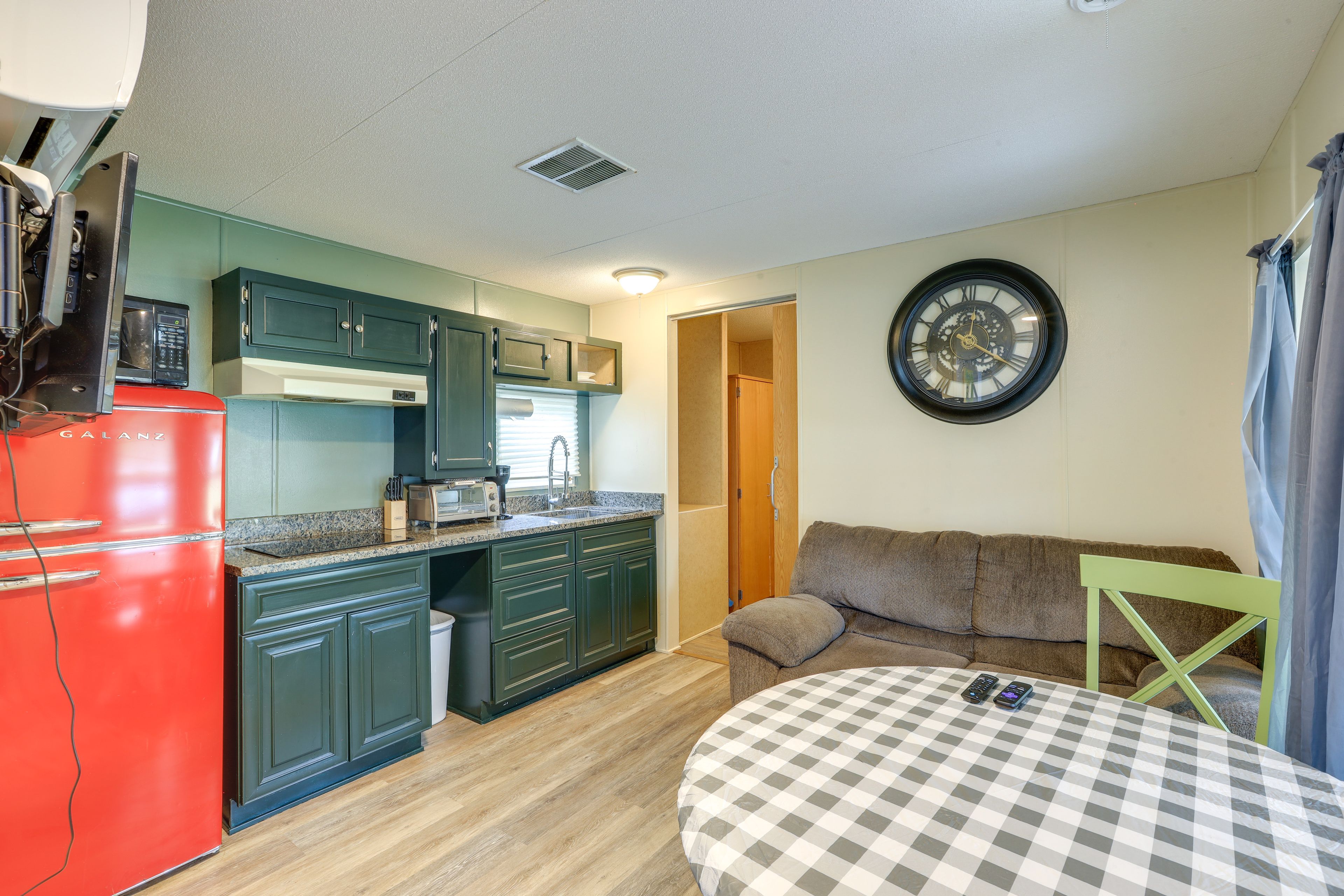 Main Interior | Flat-Screen TV | Free WiFi | Central Air Conditioning