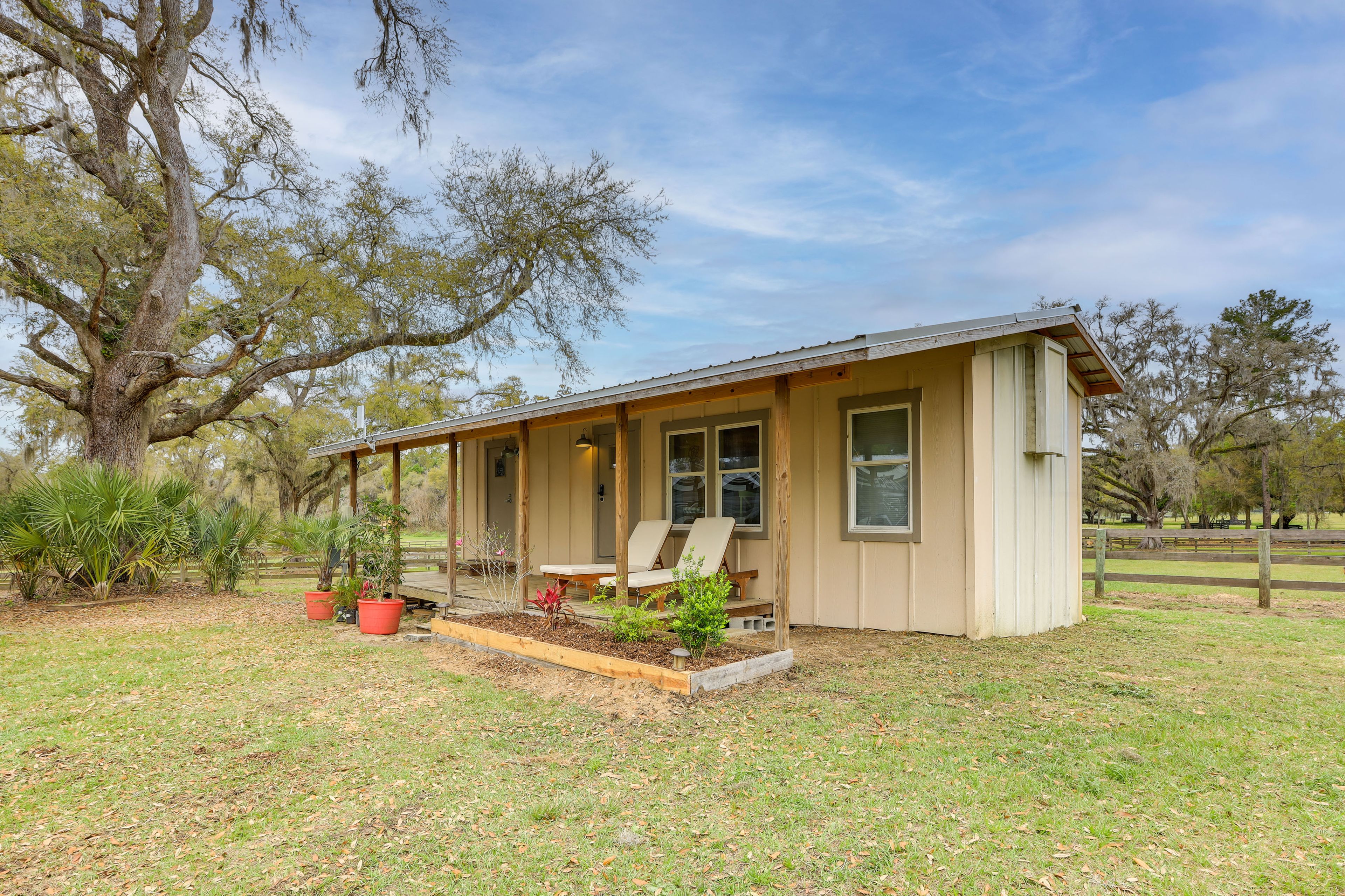 Morriston Vacation Rental | 2BR | 1BA | 400 Sq Ft | Stairs Required to Enter