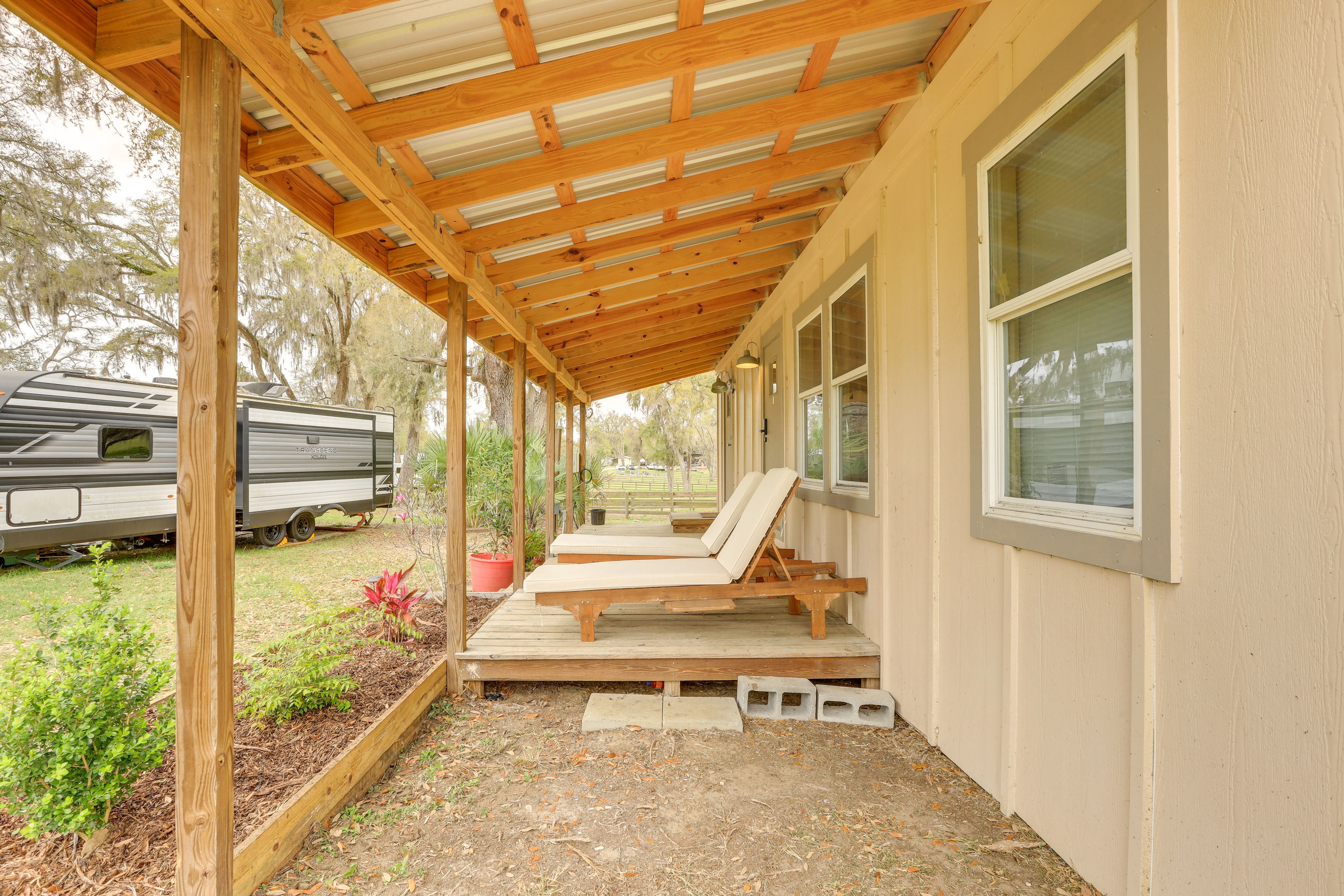 Front Porch | Lounge Seating