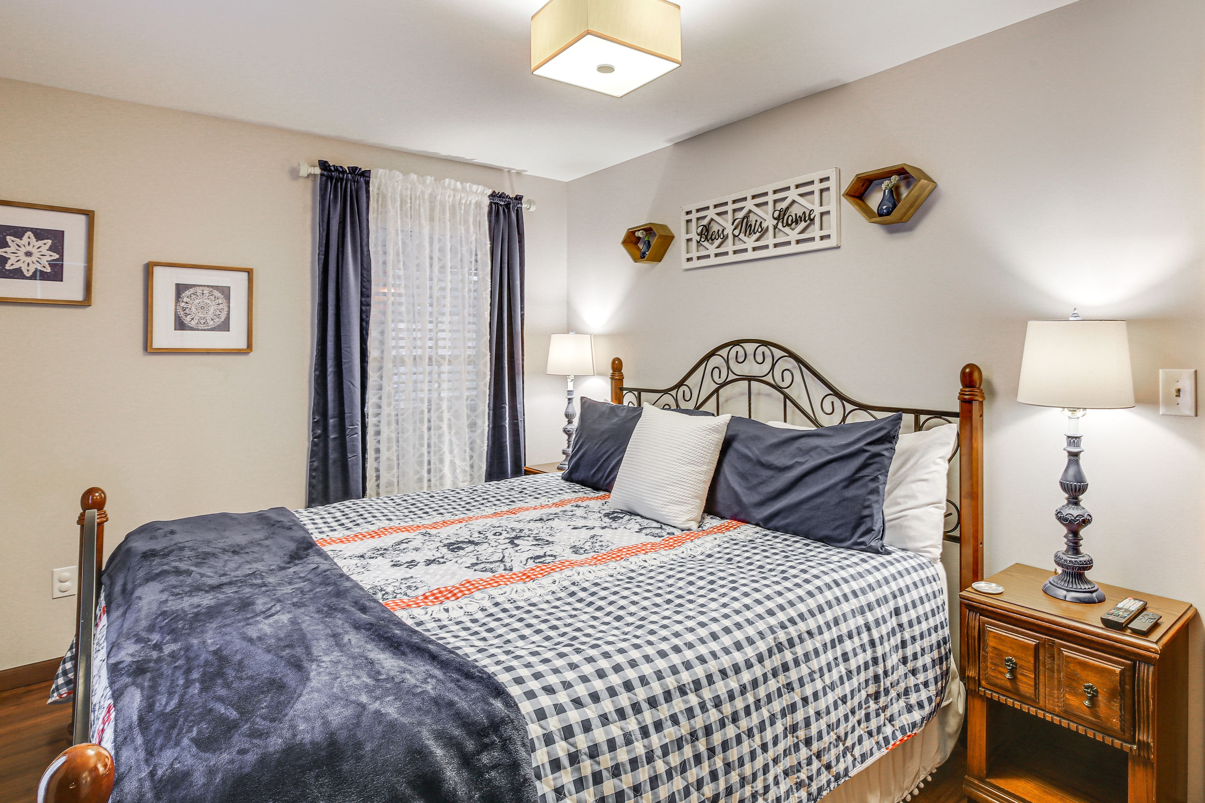 Bedroom 1 | Main Level | King Bed | Linens Provided | Smart TV