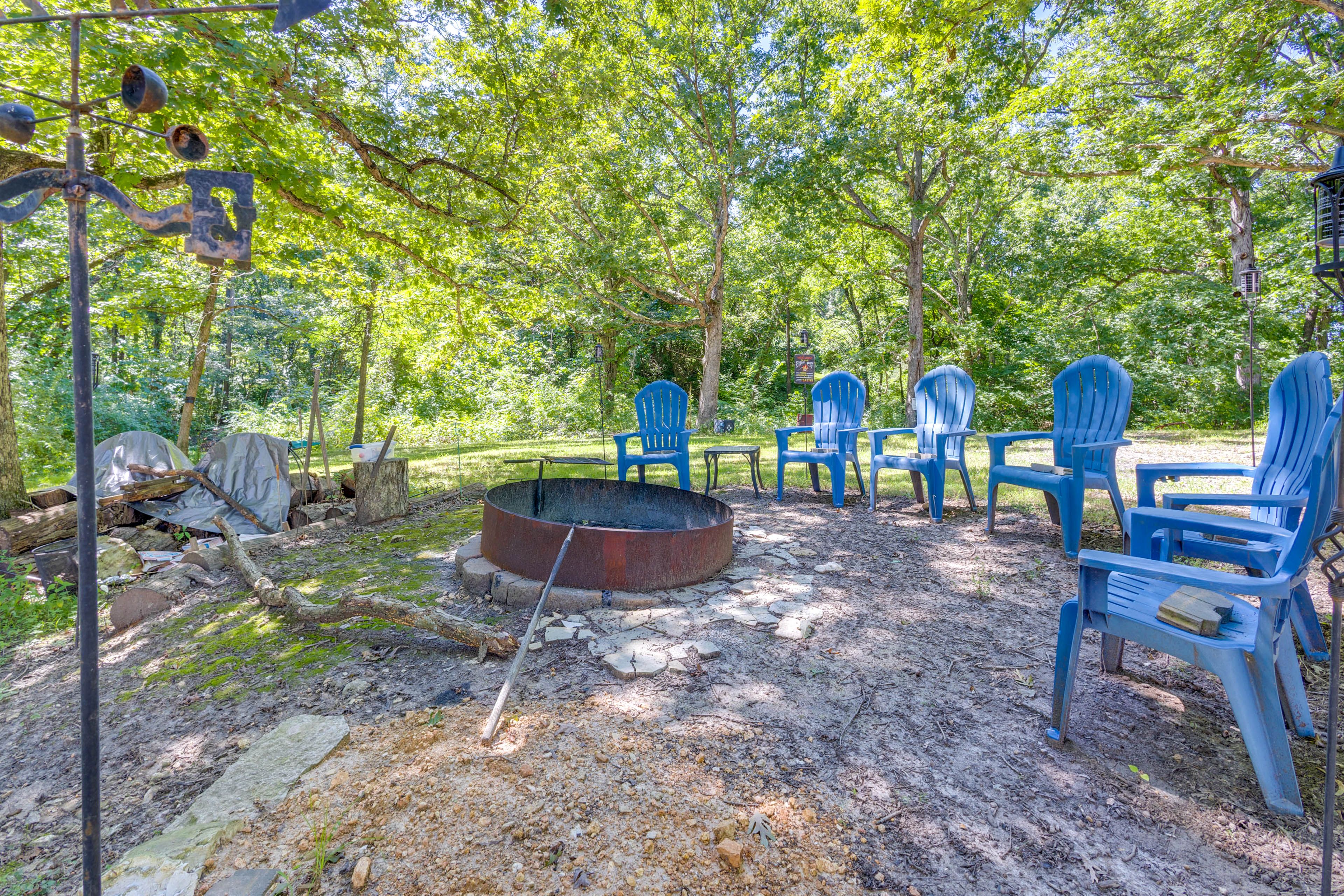 Private Yard | Fire Pit (Wood Provided)