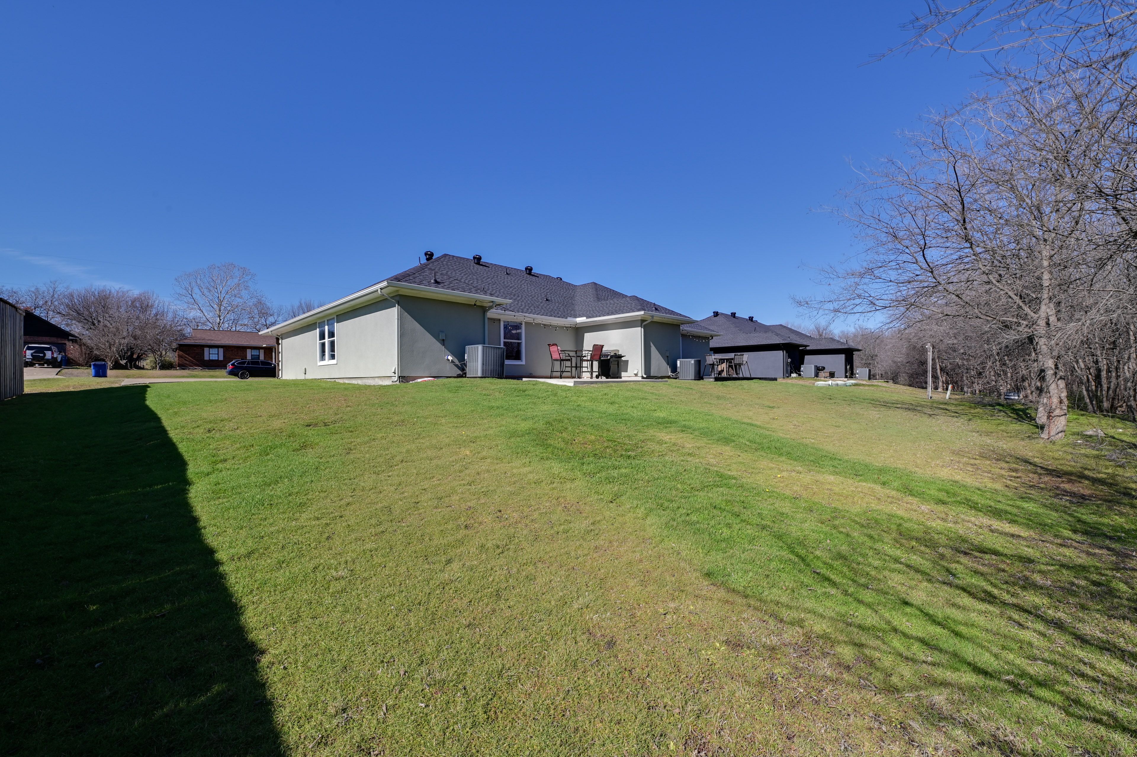 Unfenced Yard