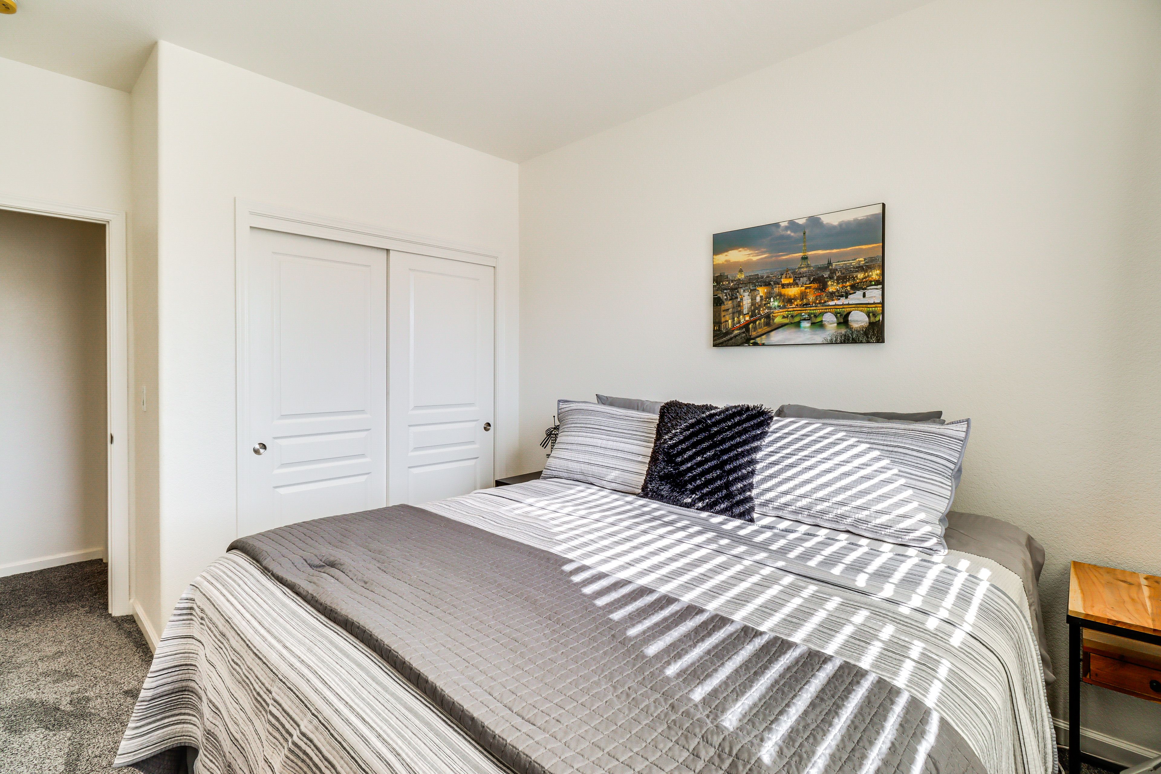 Bedroom 2 | 2nd Floor | King Bed | Smart TV | Linens Provided